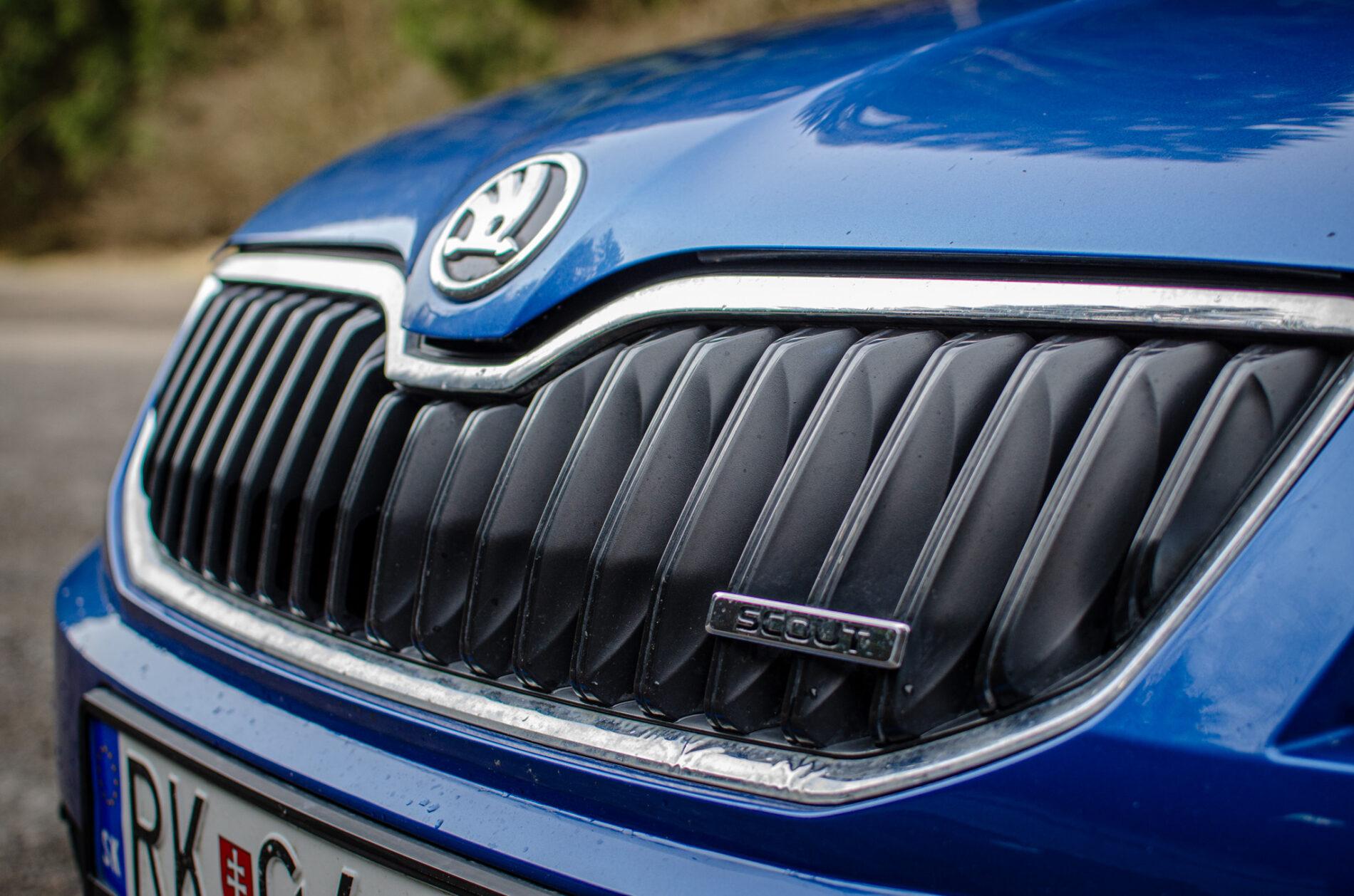 2015 Skoda Octavia RS, modrá kombi, 284 138 km