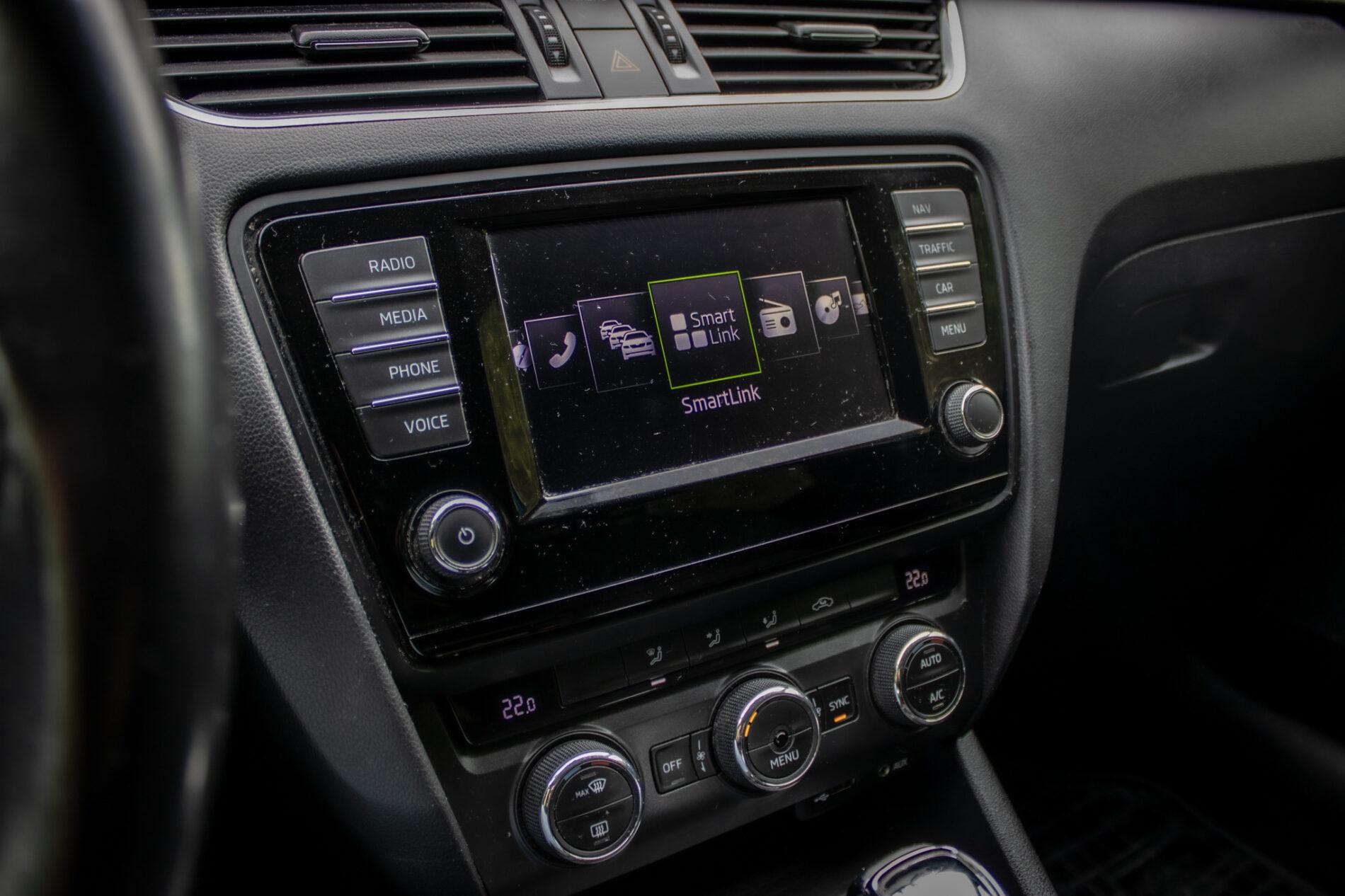 2015 Skoda Octavia RS, modrá kombi, 284 138 km