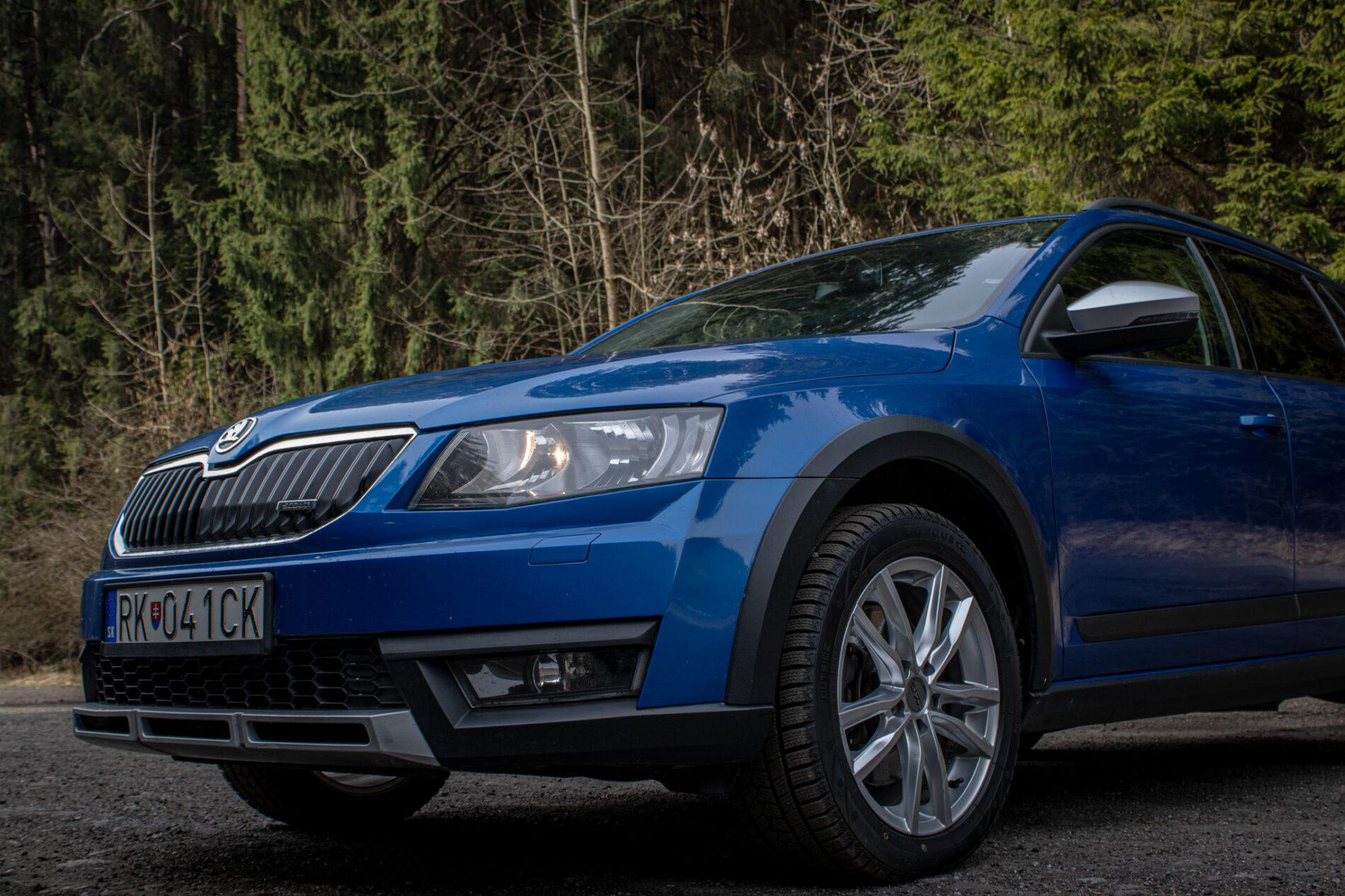 2015 Skoda Octavia RS, modrá kombi, 284 138 km