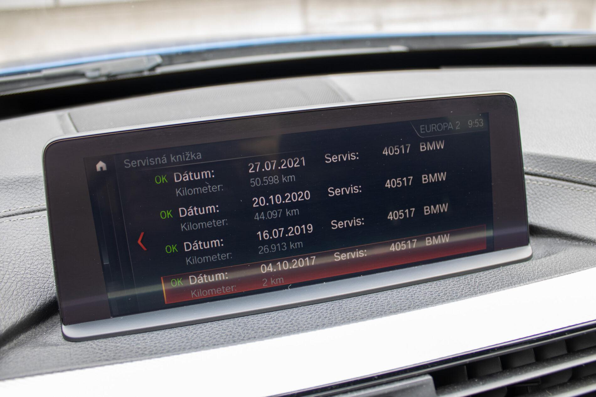 2017 BMW 330i, modrá sedan, 107 456 km