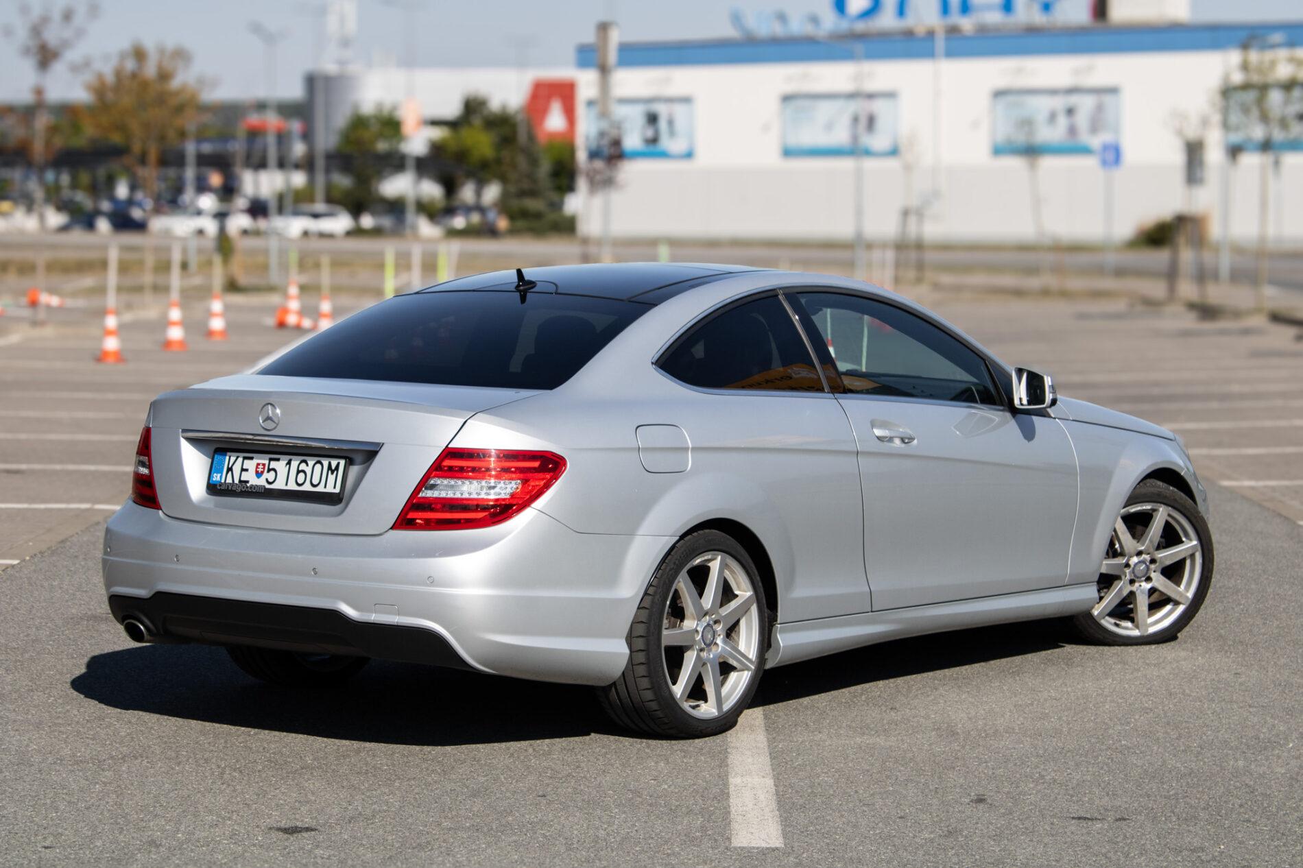 2014 Mercedes-Benz C 250d, stříbrná kupé, 136 613 km