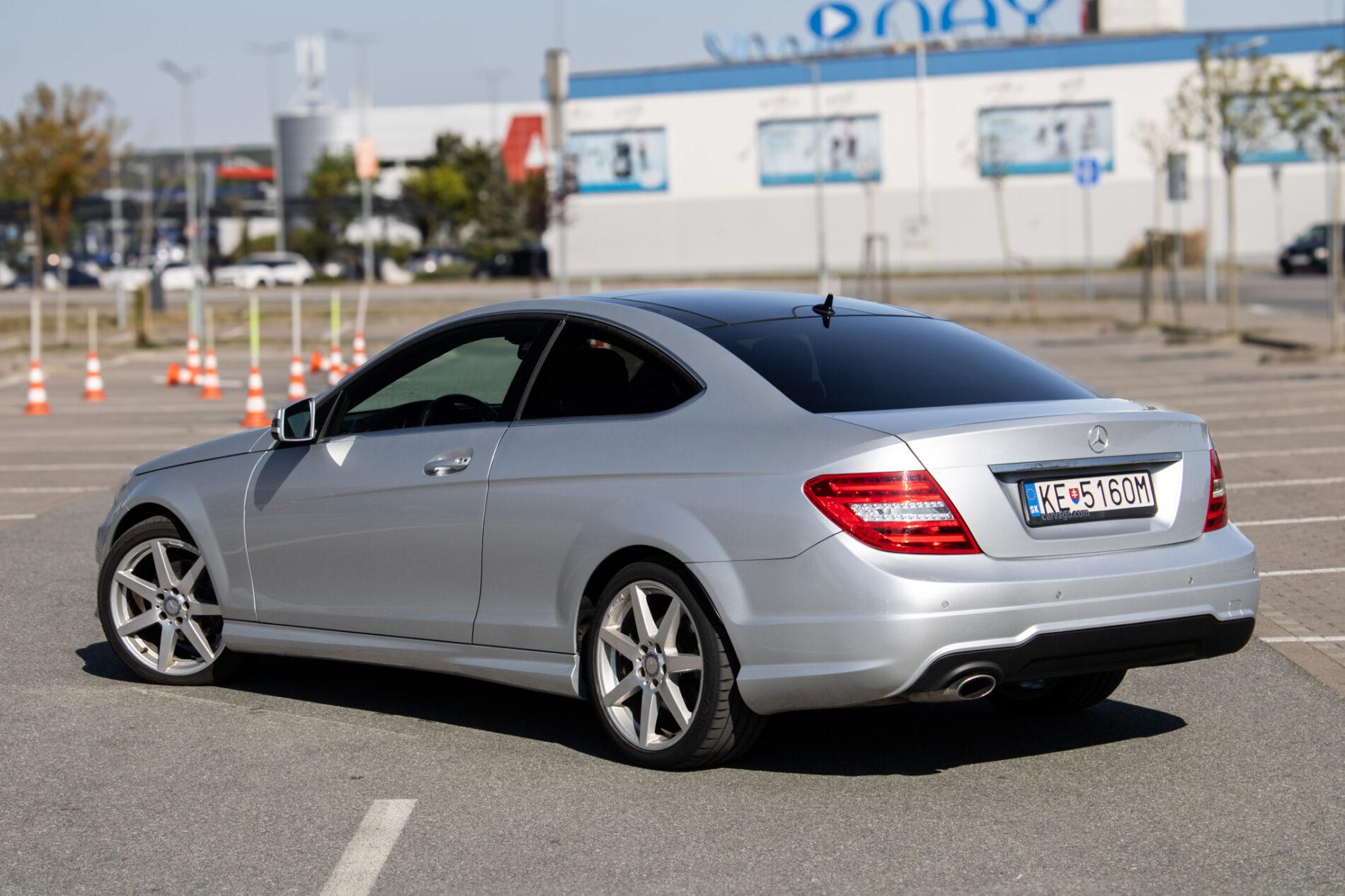 2014 Mercedes-Benz C 250d, stříbrná kupé, 136 613 km
