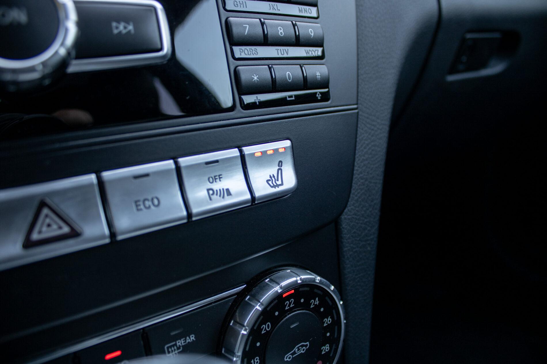 2014 Mercedes-Benz C 250d, stříbrná kupé, 136 613 km
