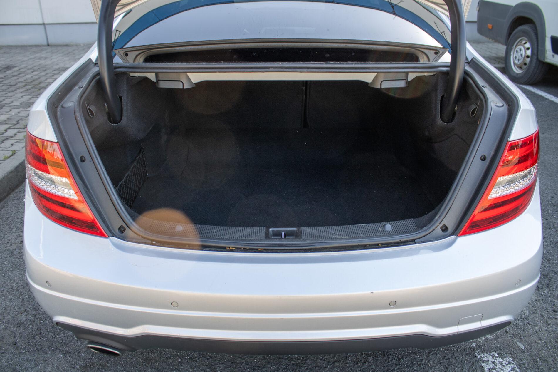 2014 Mercedes-Benz C 250d, stříbrná kupé, 136 613 km