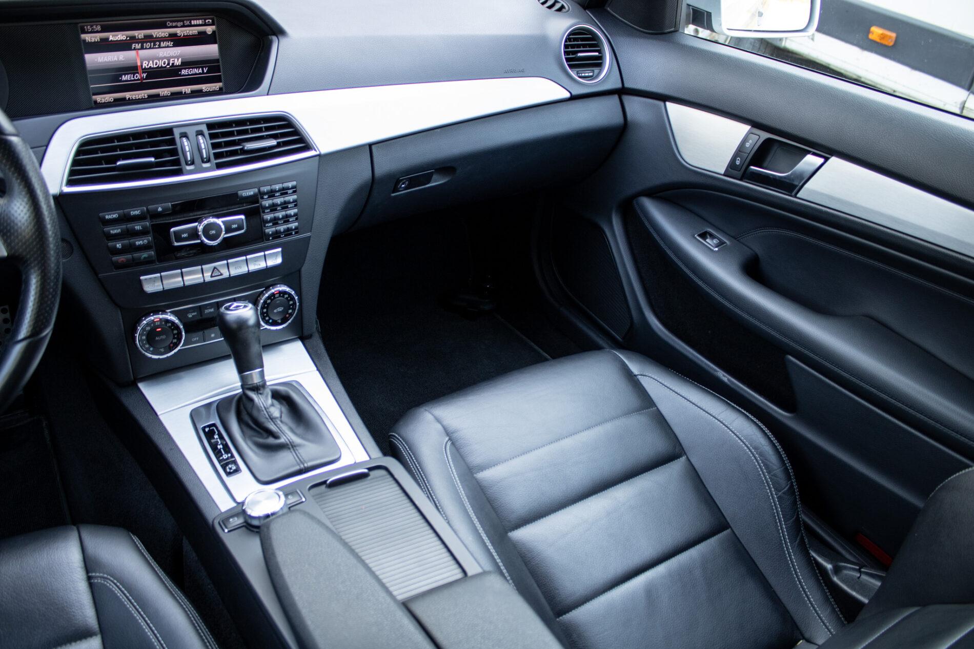 2014 Mercedes-Benz C 250d, stříbrná kupé, 136 613 km