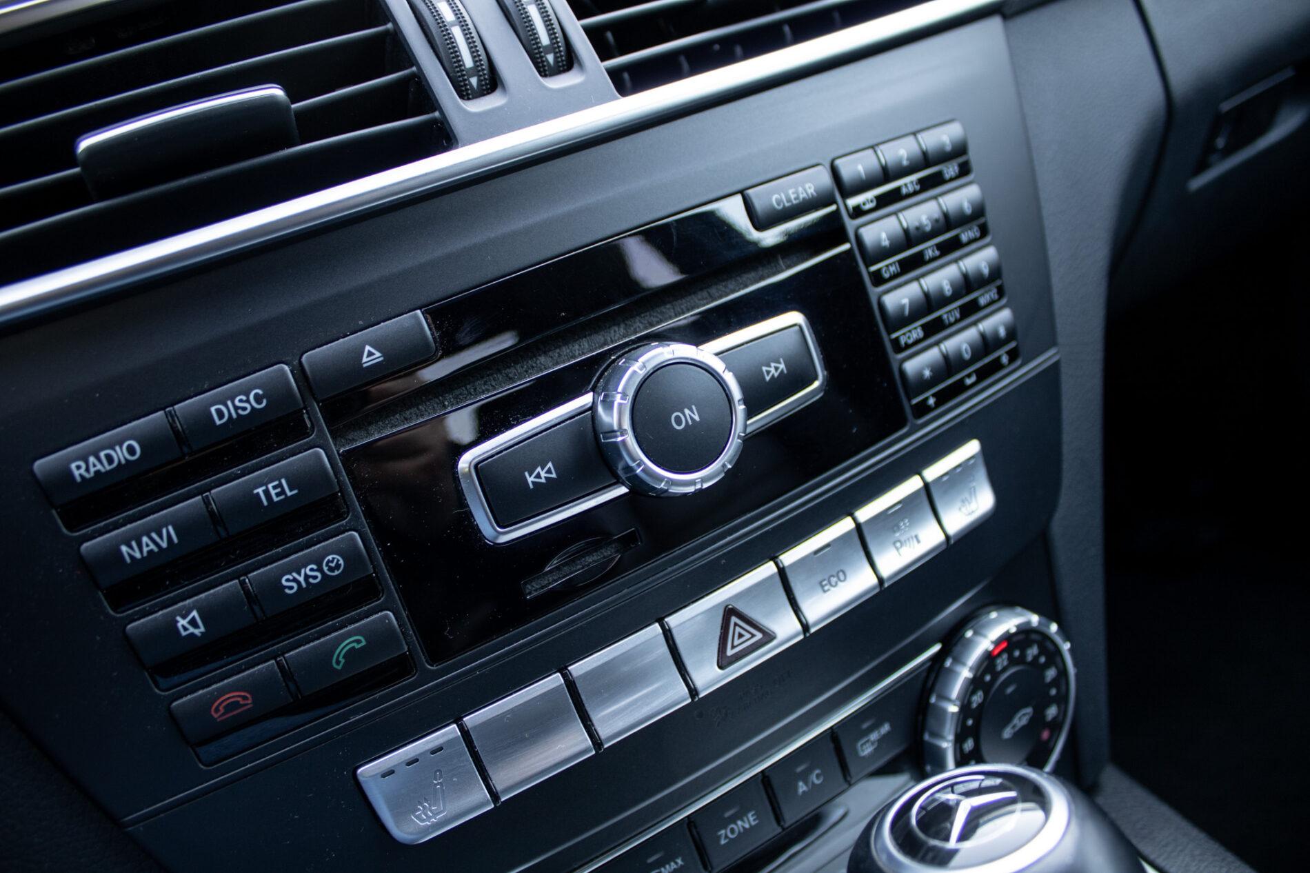 2014 Mercedes-Benz C 250d, stříbrná kupé, 136 613 km