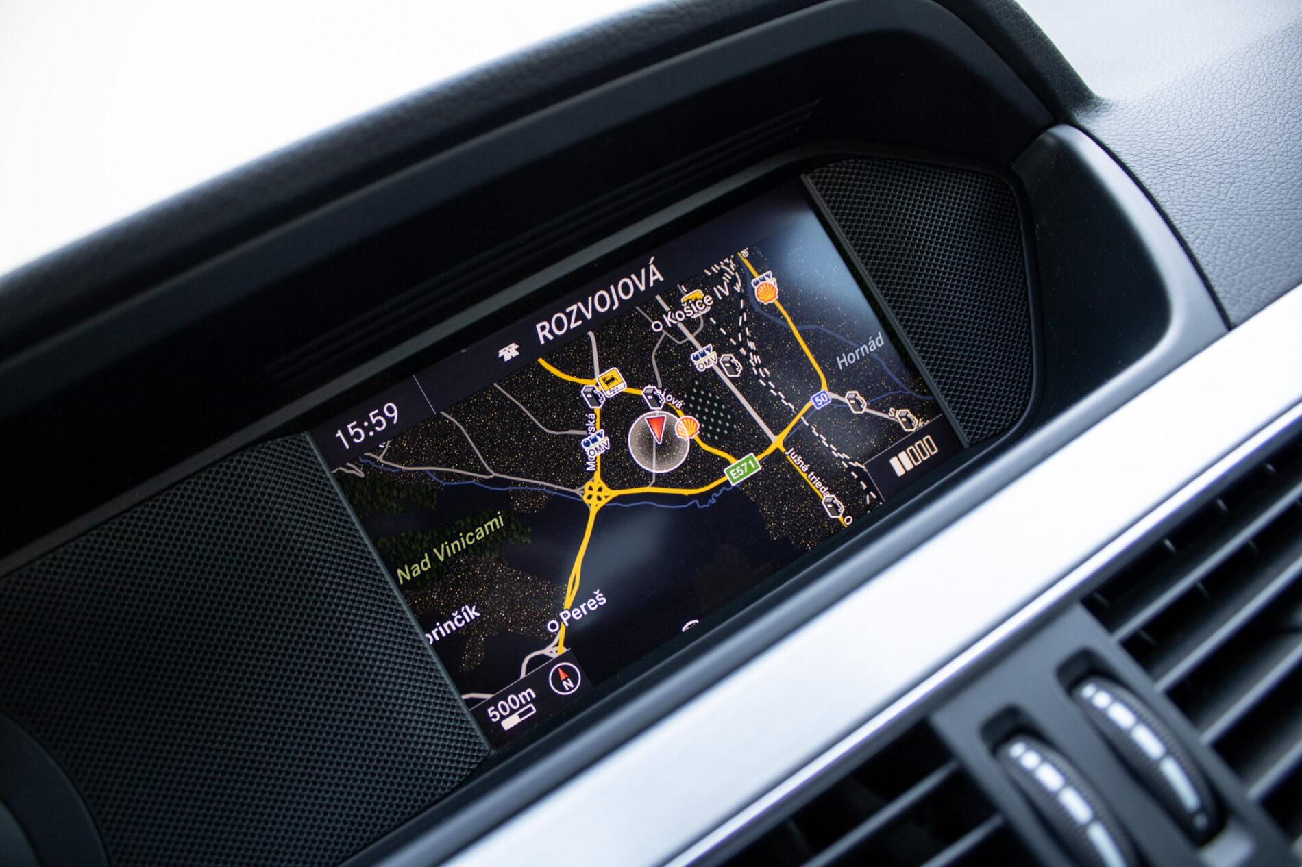 2014 Mercedes-Benz C 250d, stříbrná kupé, 136 613 km