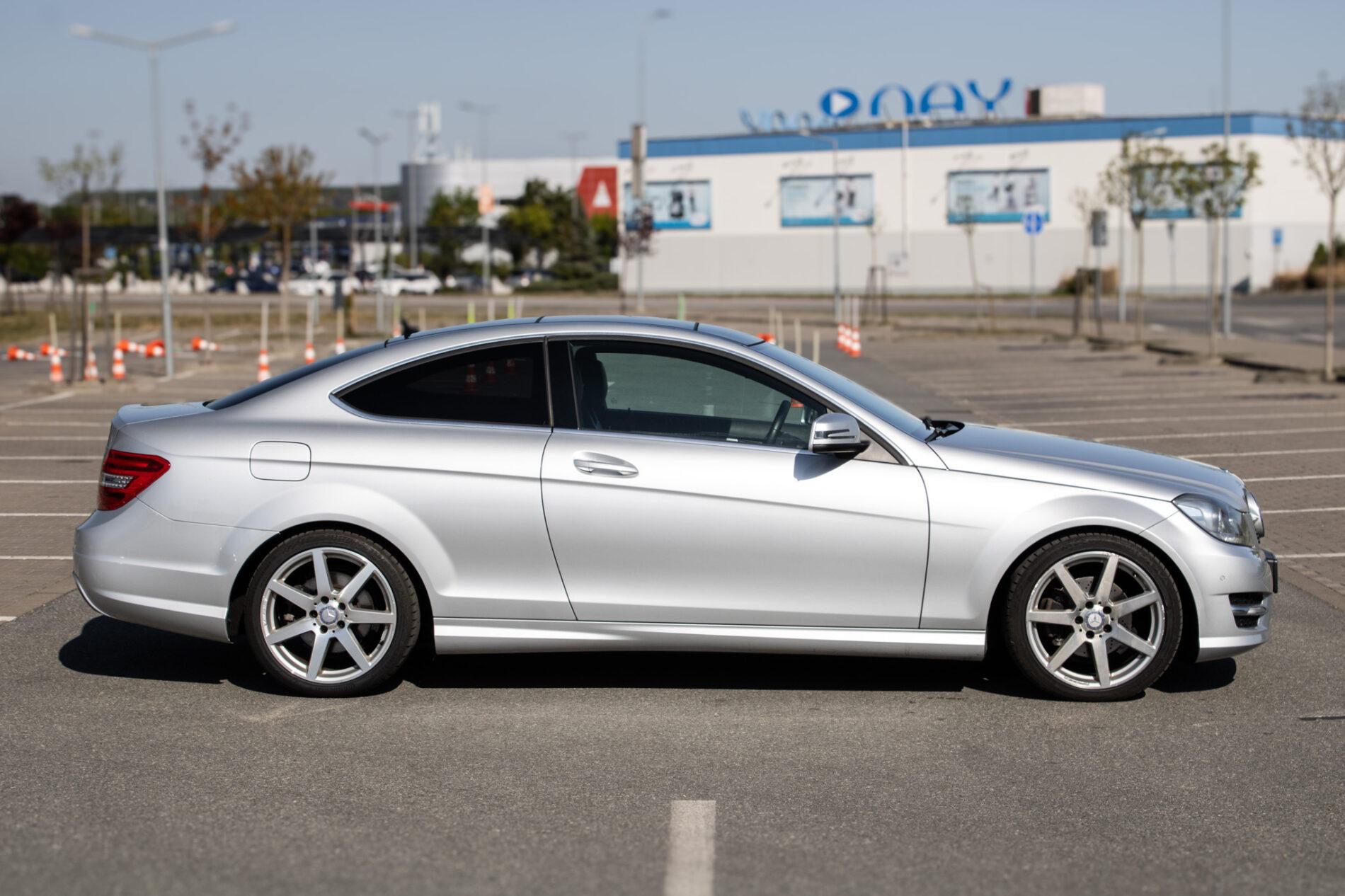 2014 Mercedes-Benz C 250d, stříbrná kupé, 136 613 km
