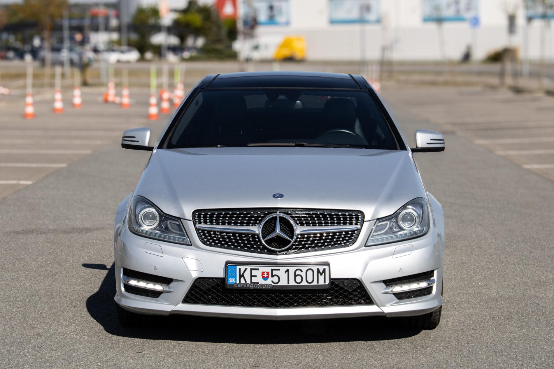 2014 Mercedes-Benz C 250d, stříbrná kupé, 136 613 km