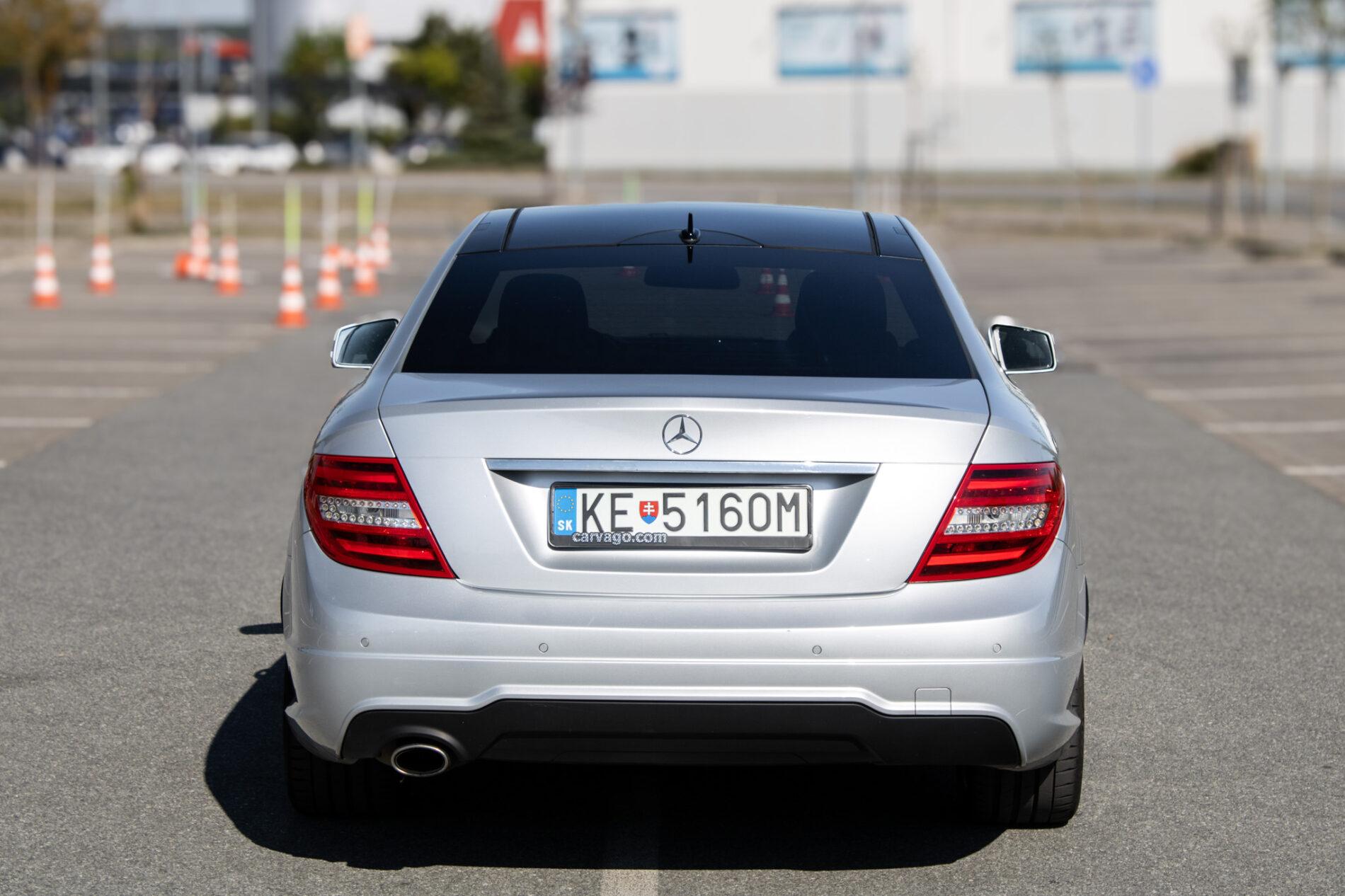 2014 Mercedes-Benz C 250d, stříbrná kupé, 136 613 km