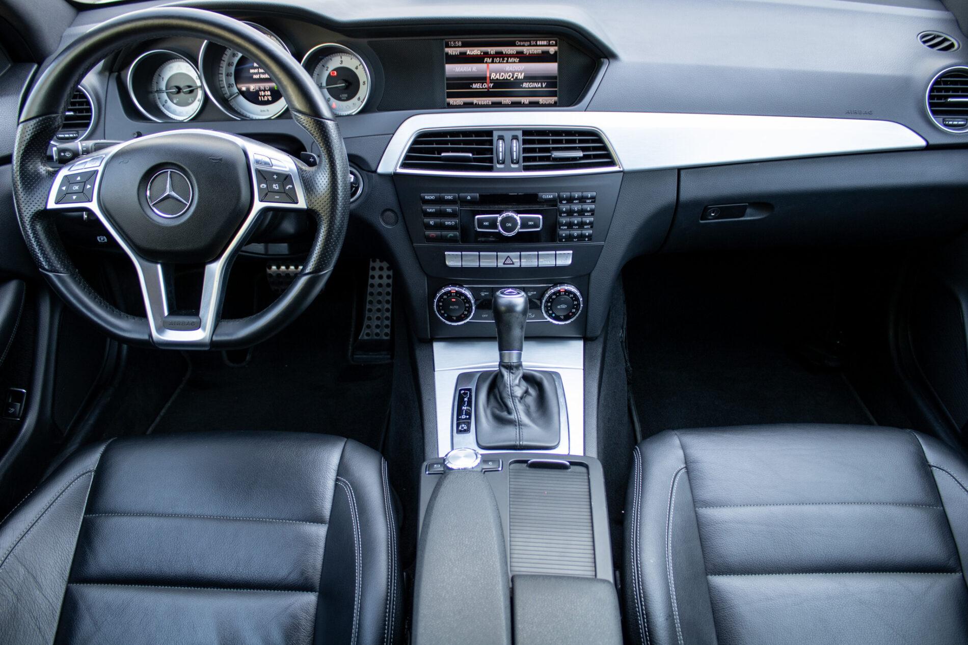 2014 Mercedes-Benz C 250d, stříbrná kupé, 136 613 km