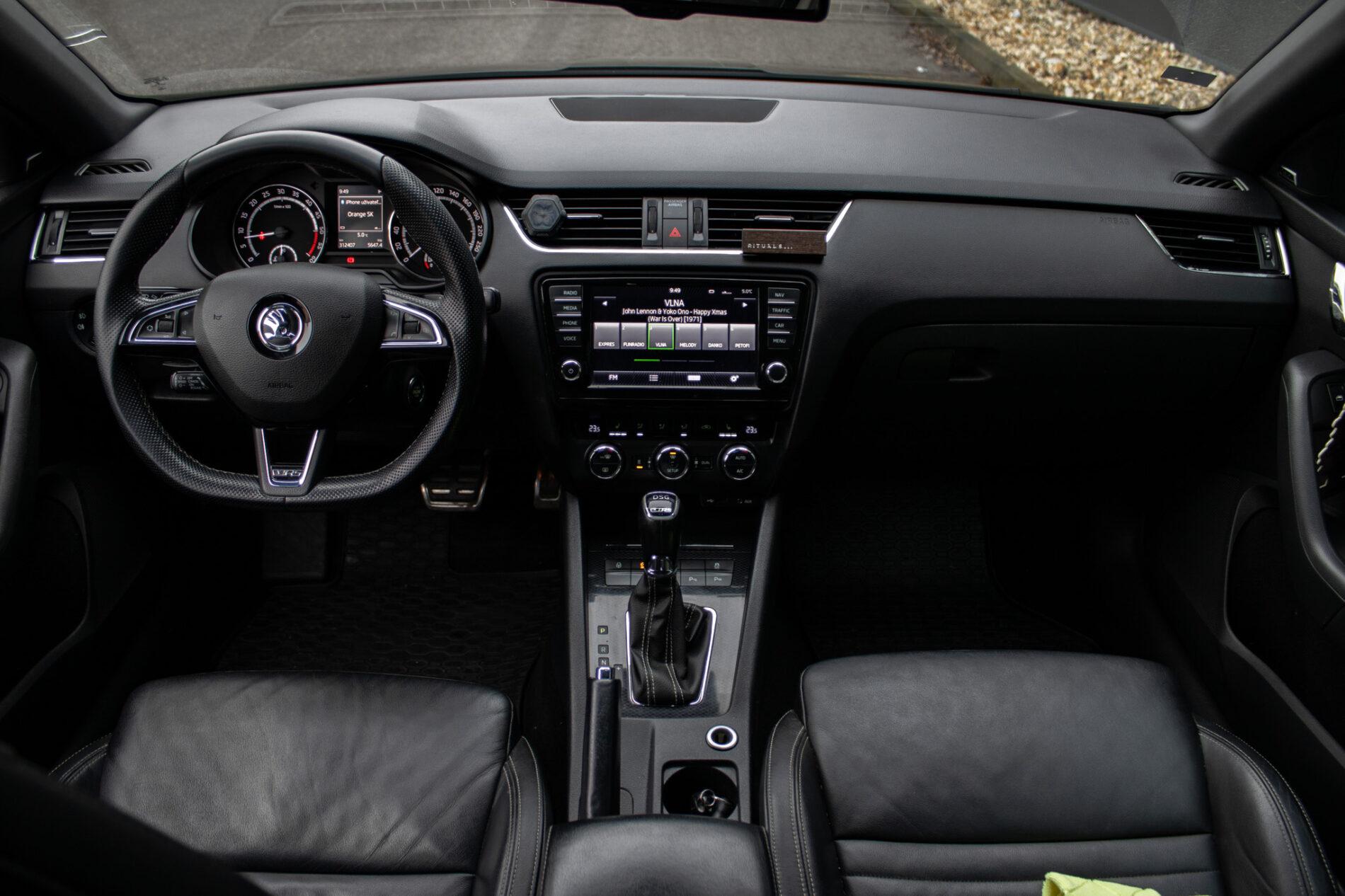 2015 Skoda Octavia RS, černá kombi, 312 500 km