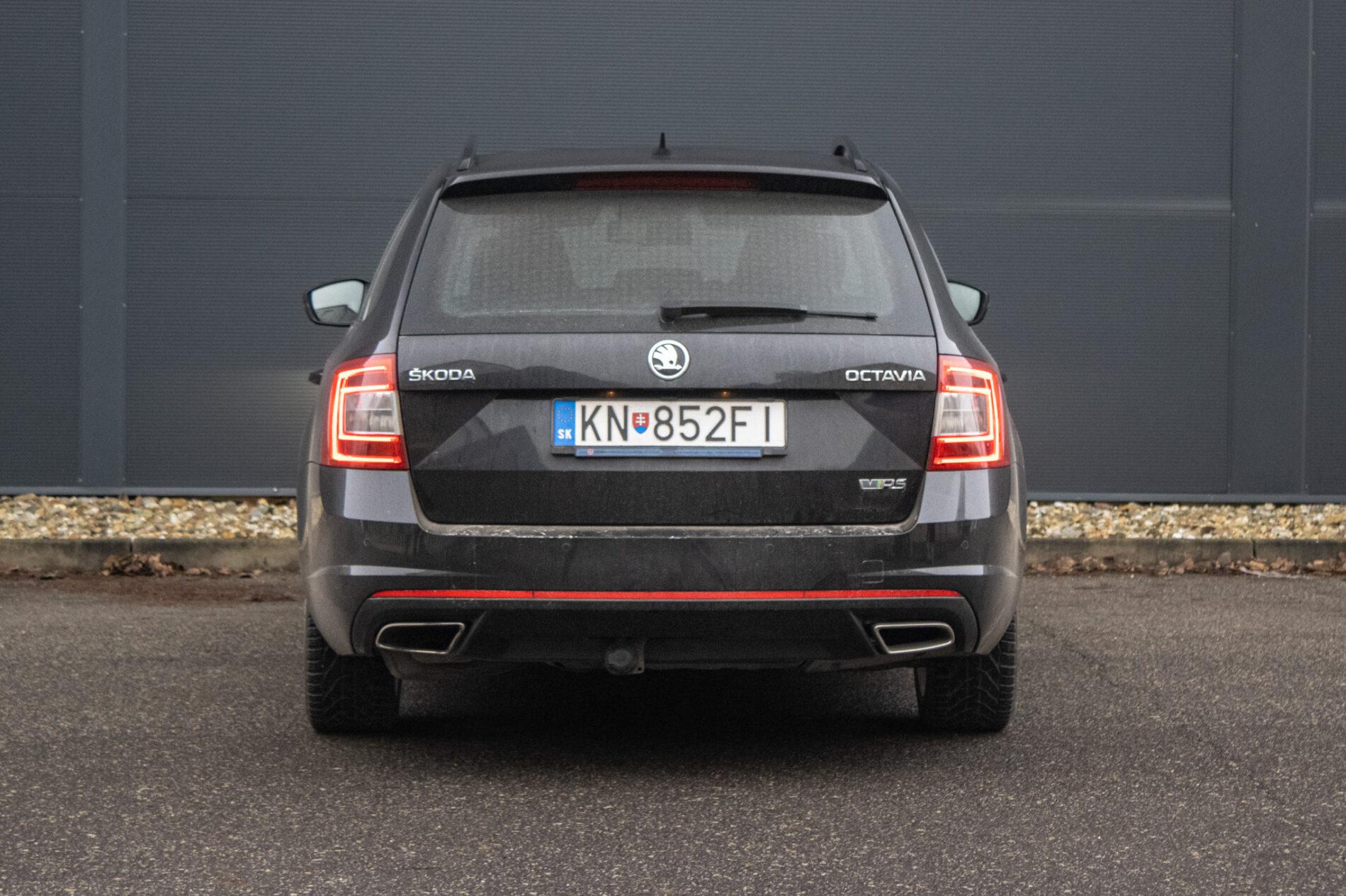 2015 Skoda Octavia RS, černá kombi, 312 500 km