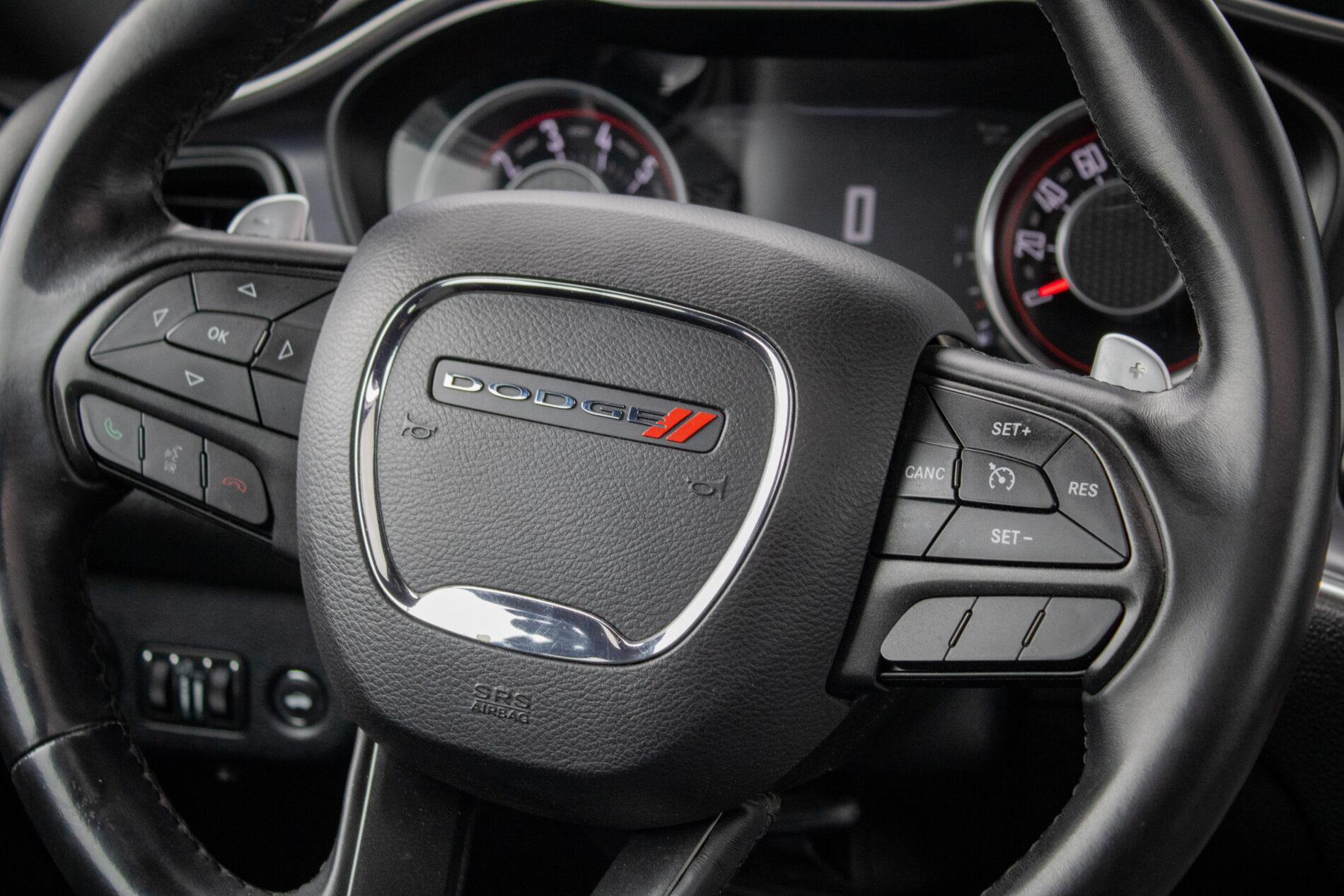 2015 Dodge Challenger, modrá kupé, 130 665 km