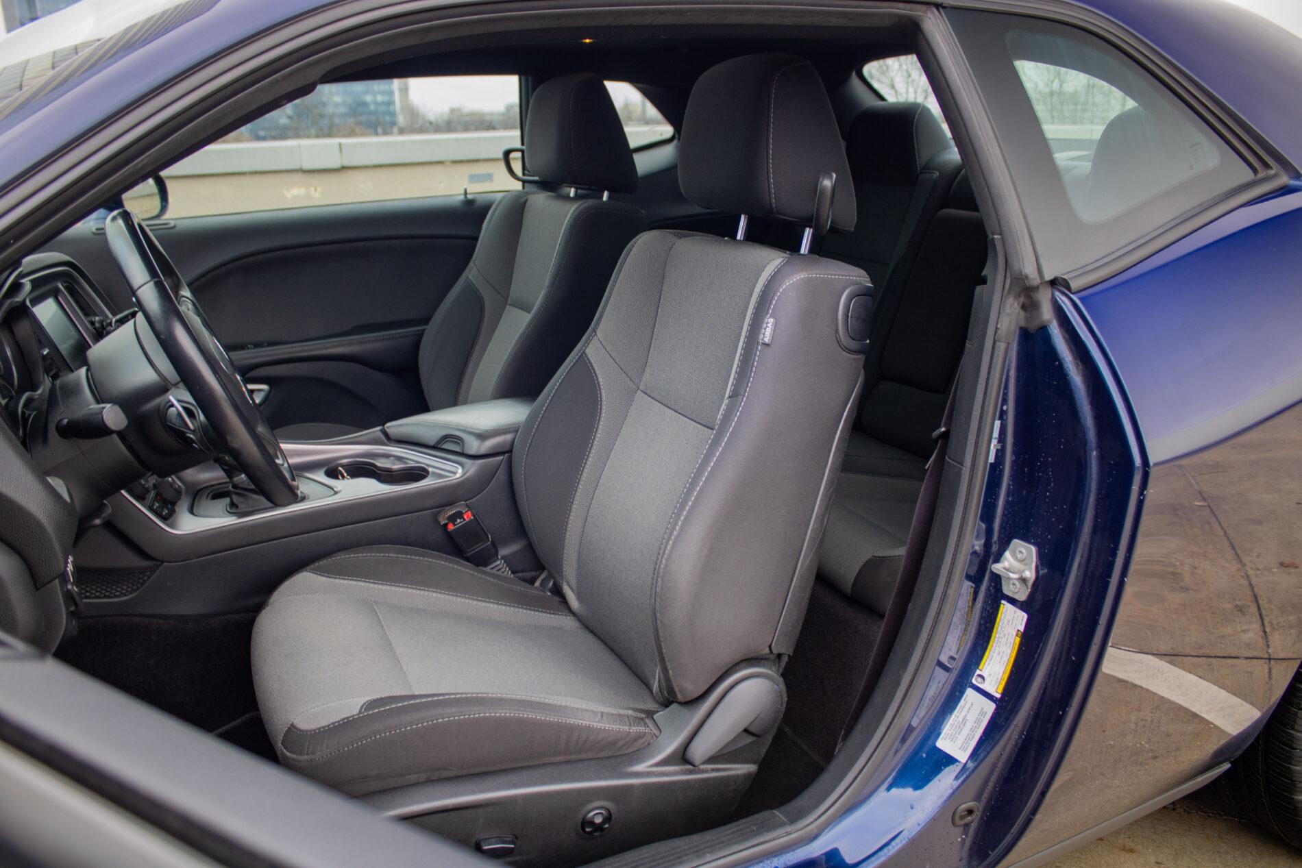 2015 Dodge Challenger, modrá kupé, 130 665 km