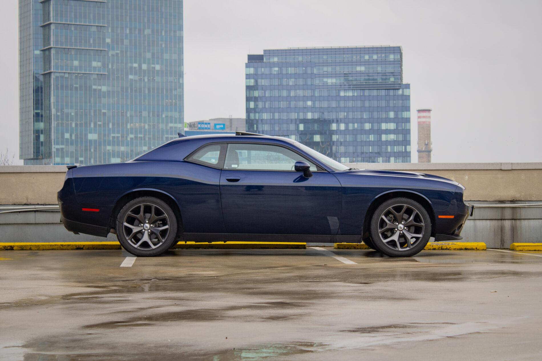 2015 Dodge Challenger, modrá kupé, 130 665 km