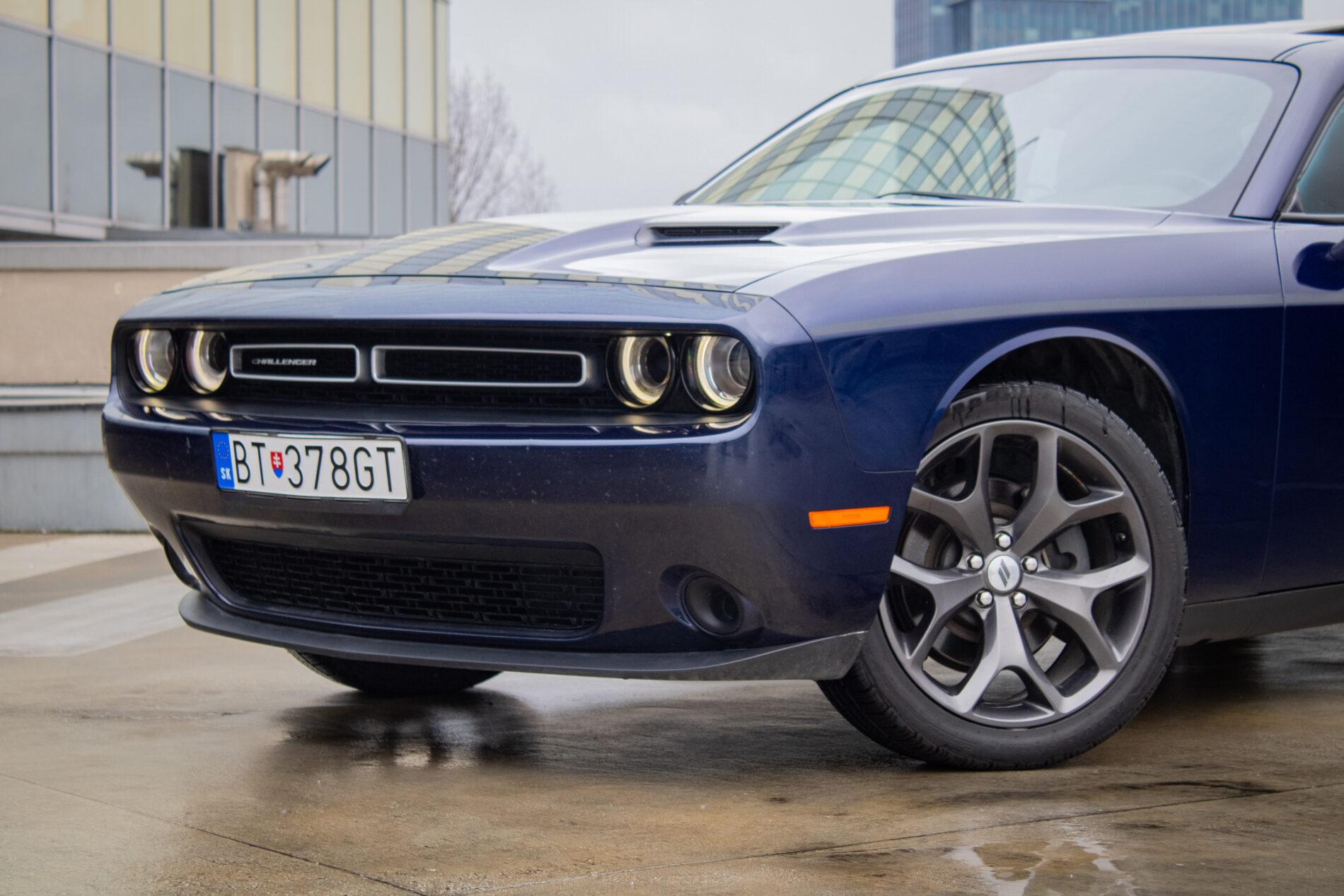 2015 Dodge Challenger, modrá kupé, 130 665 km