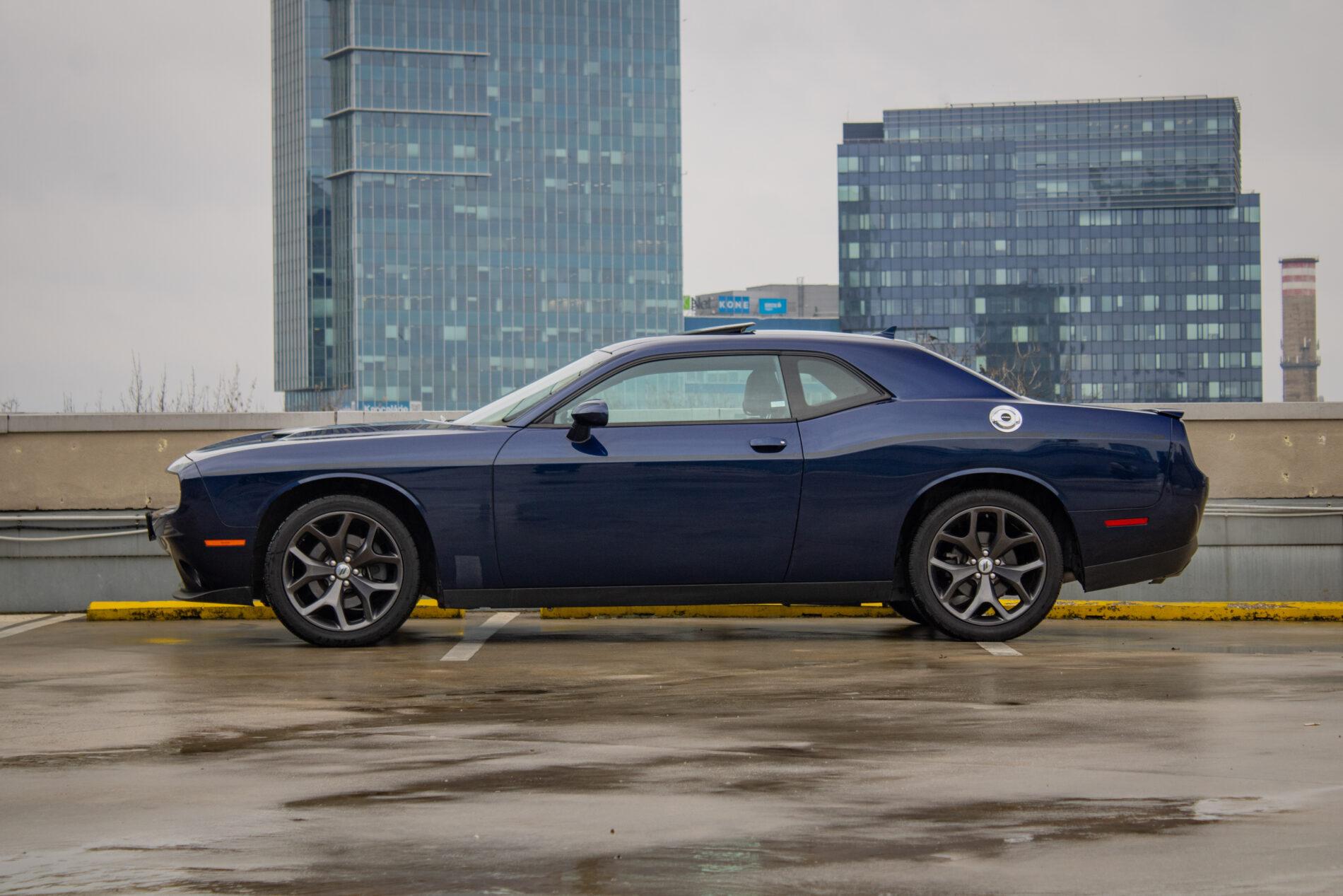 2015 Dodge Challenger, modrá kupé, 130 665 km