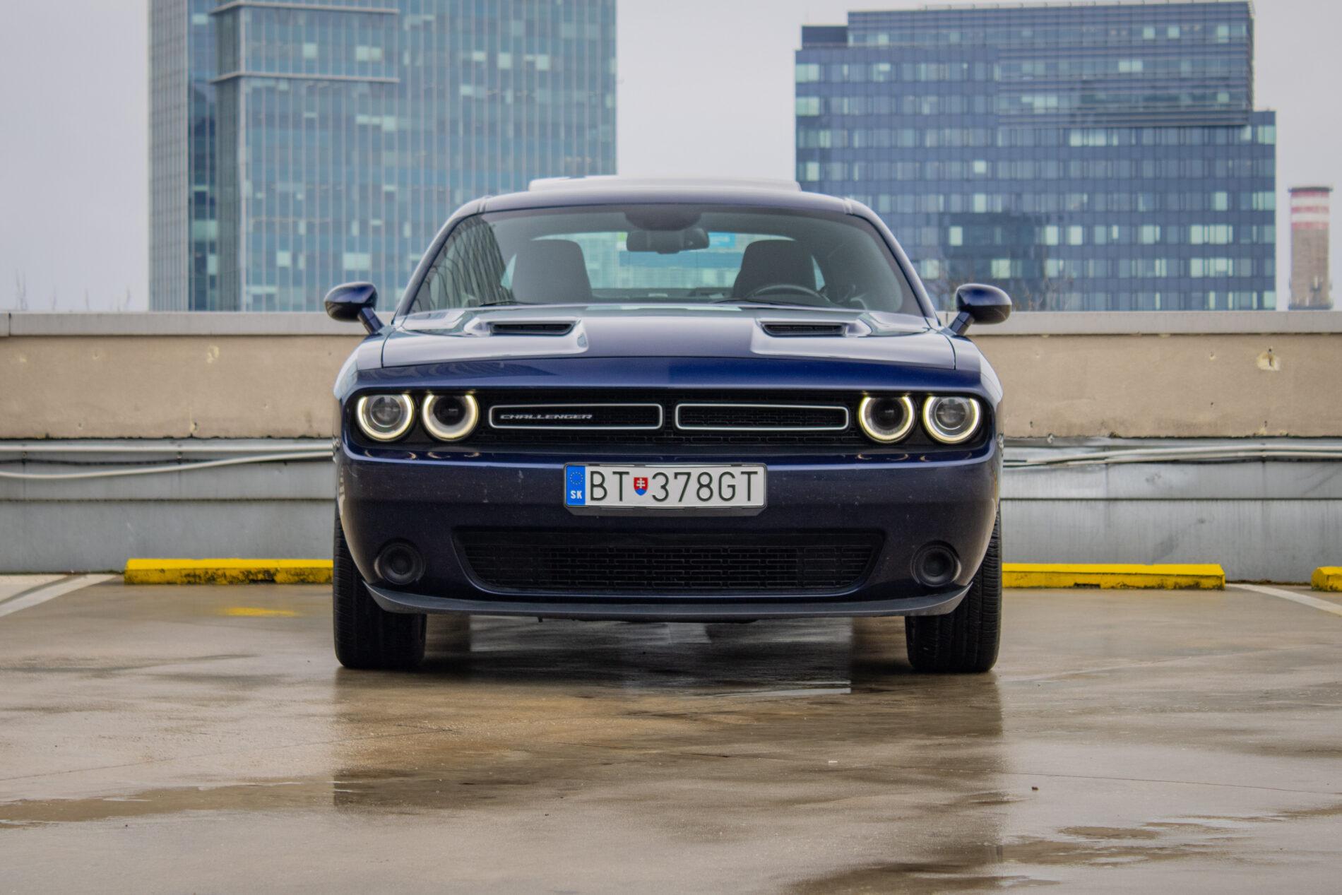 2015 Dodge Challenger, modrá kupé, 130 665 km