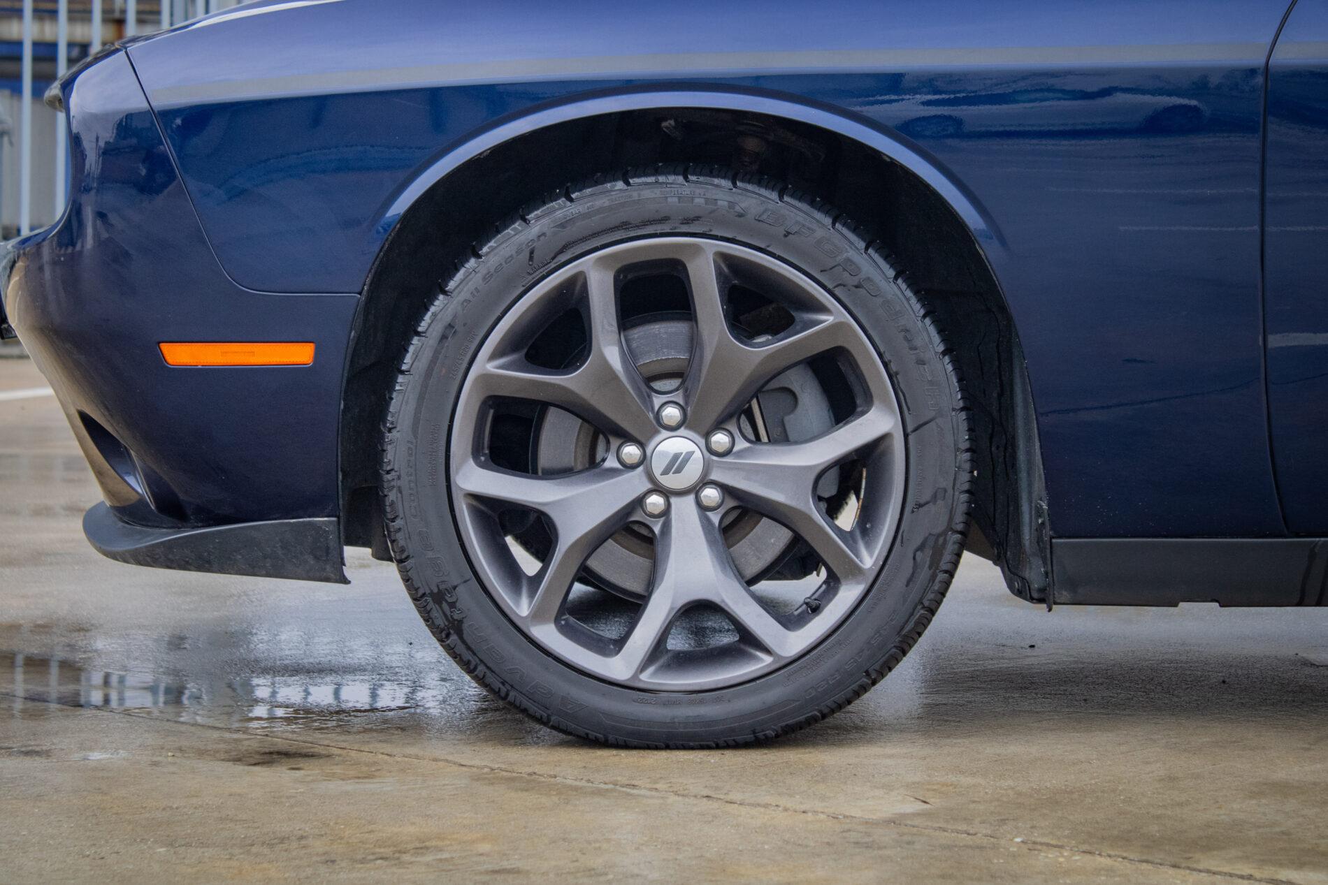 2015 Dodge Challenger, modrá kupé, 130 665 km