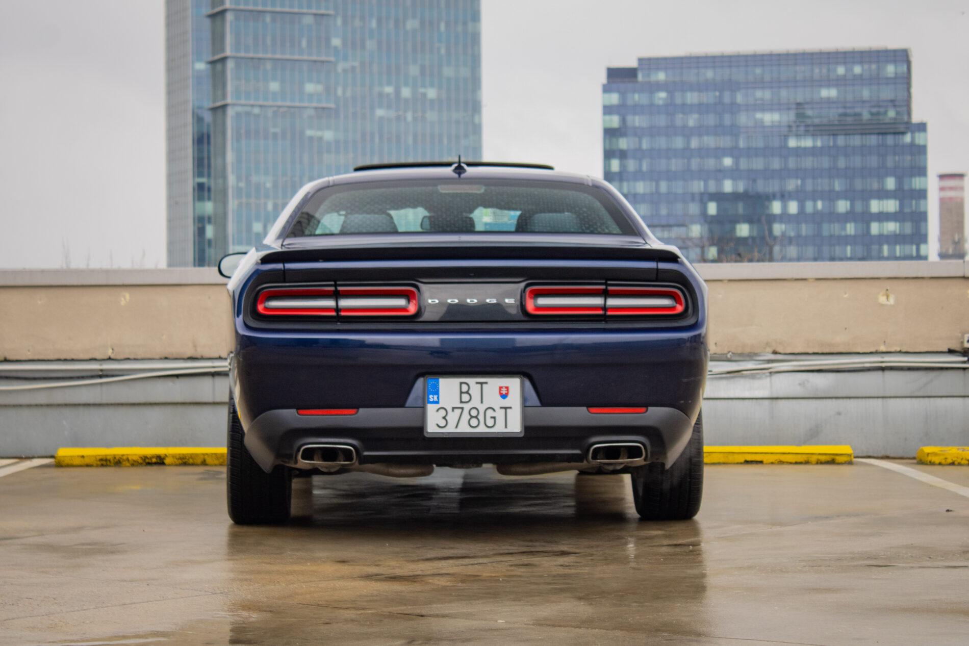 2015 Dodge Challenger, modrá kupé, 130 665 km