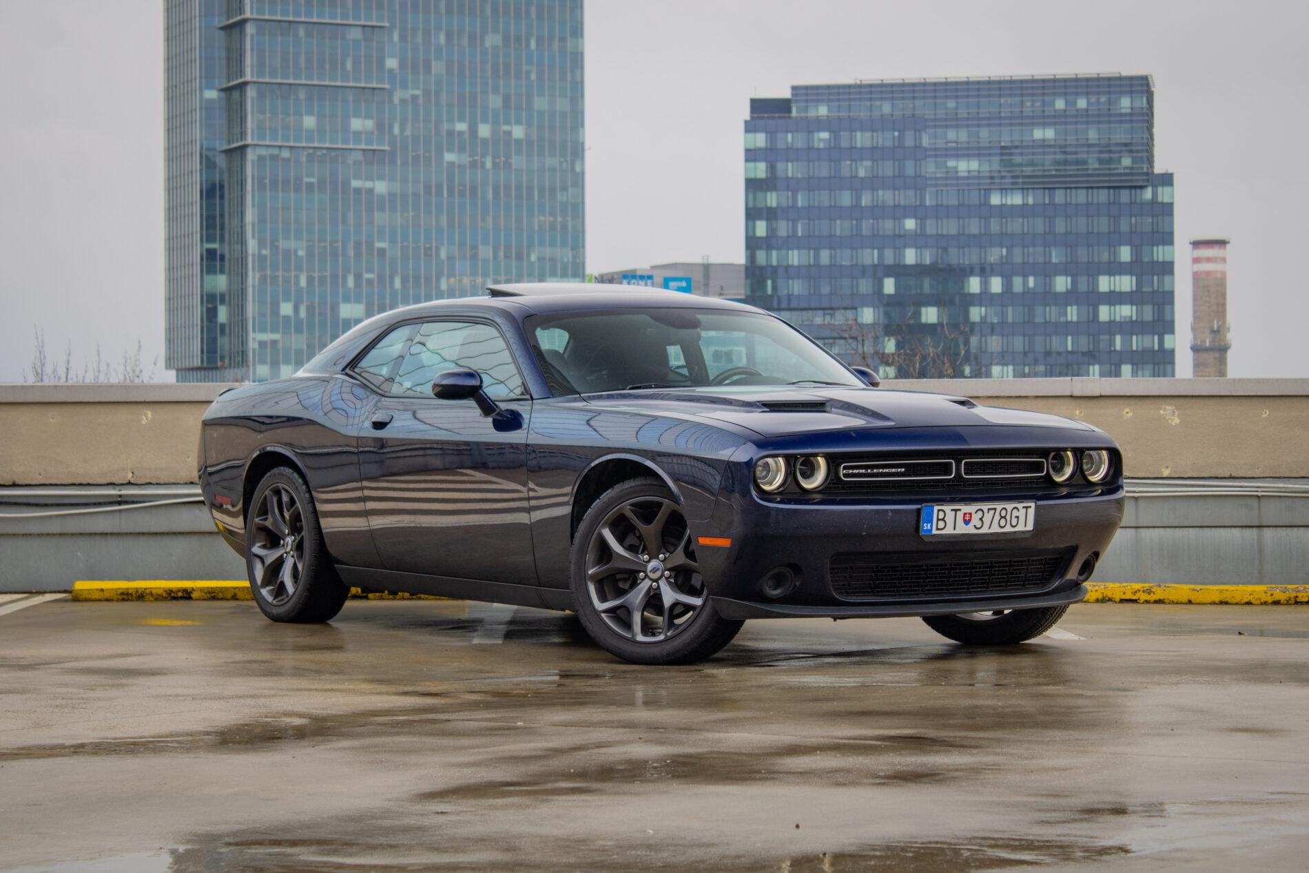 2015 Dodge Challenger, modrá kupé, 130 665 km