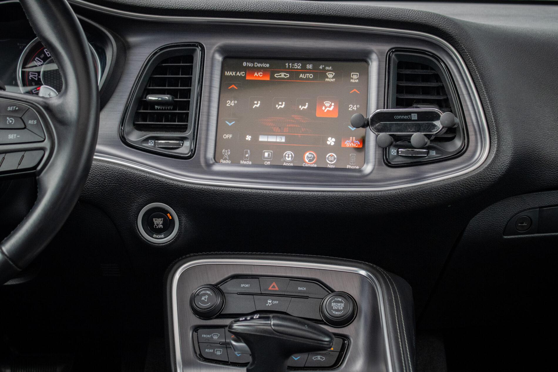 2015 Dodge Challenger, modrá kupé, 130 665 km
