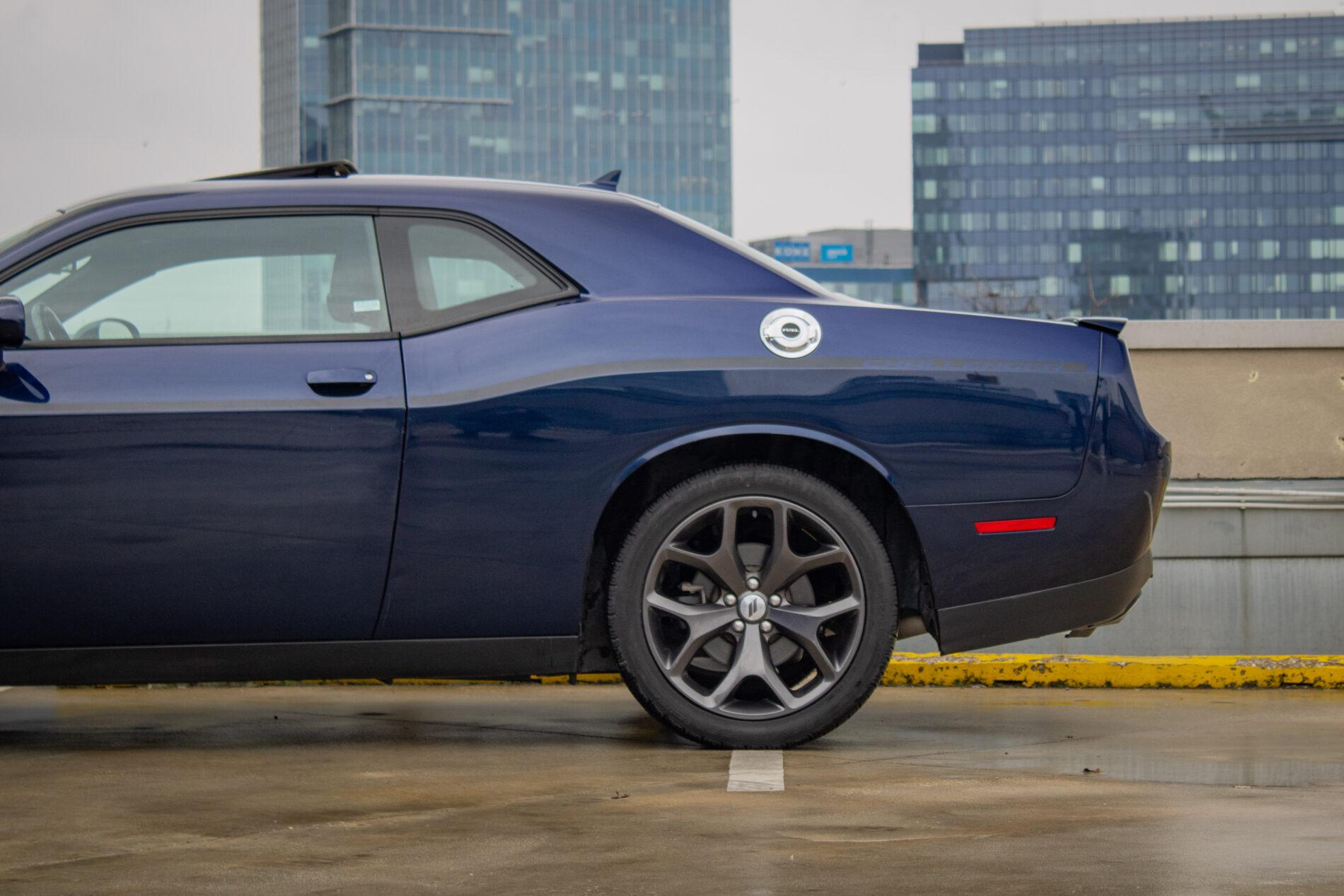 2015 Dodge Challenger, modrá kupé, 130 665 km