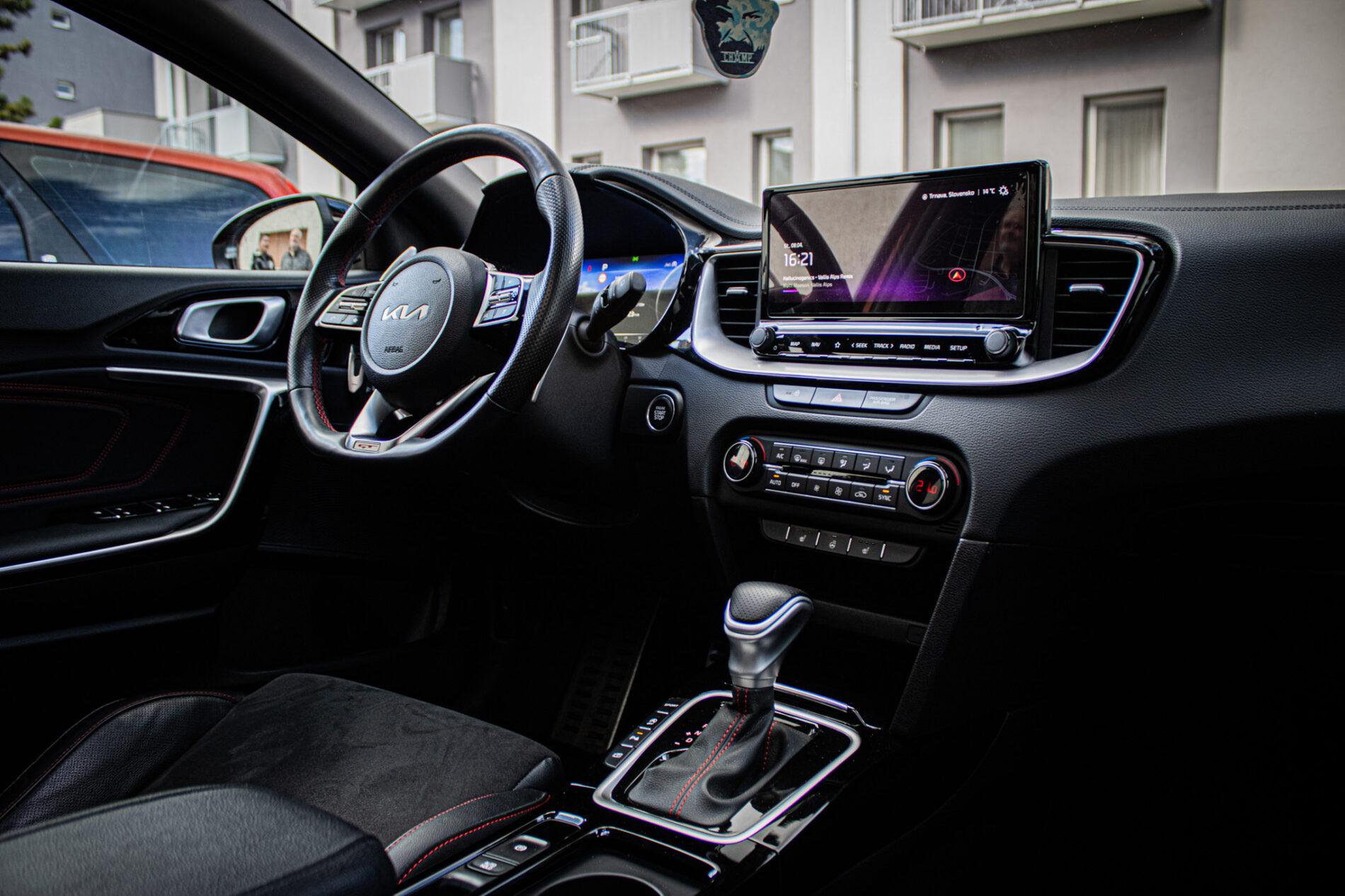 2023 Kia ProCeed GT, oranžová hatchback, 73 801 km