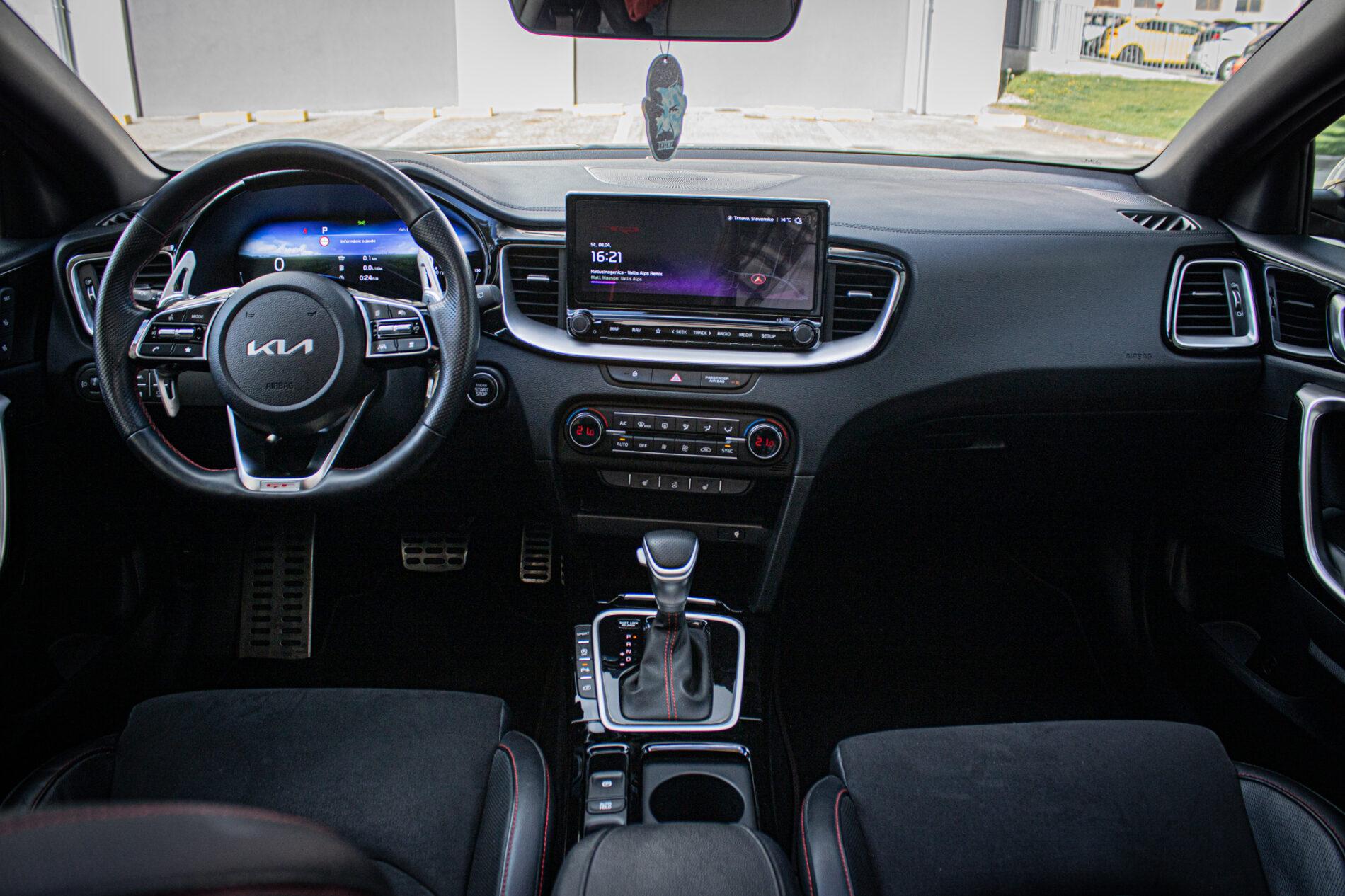 2023 Kia ProCeed GT, oranžová hatchback, 73 801 km