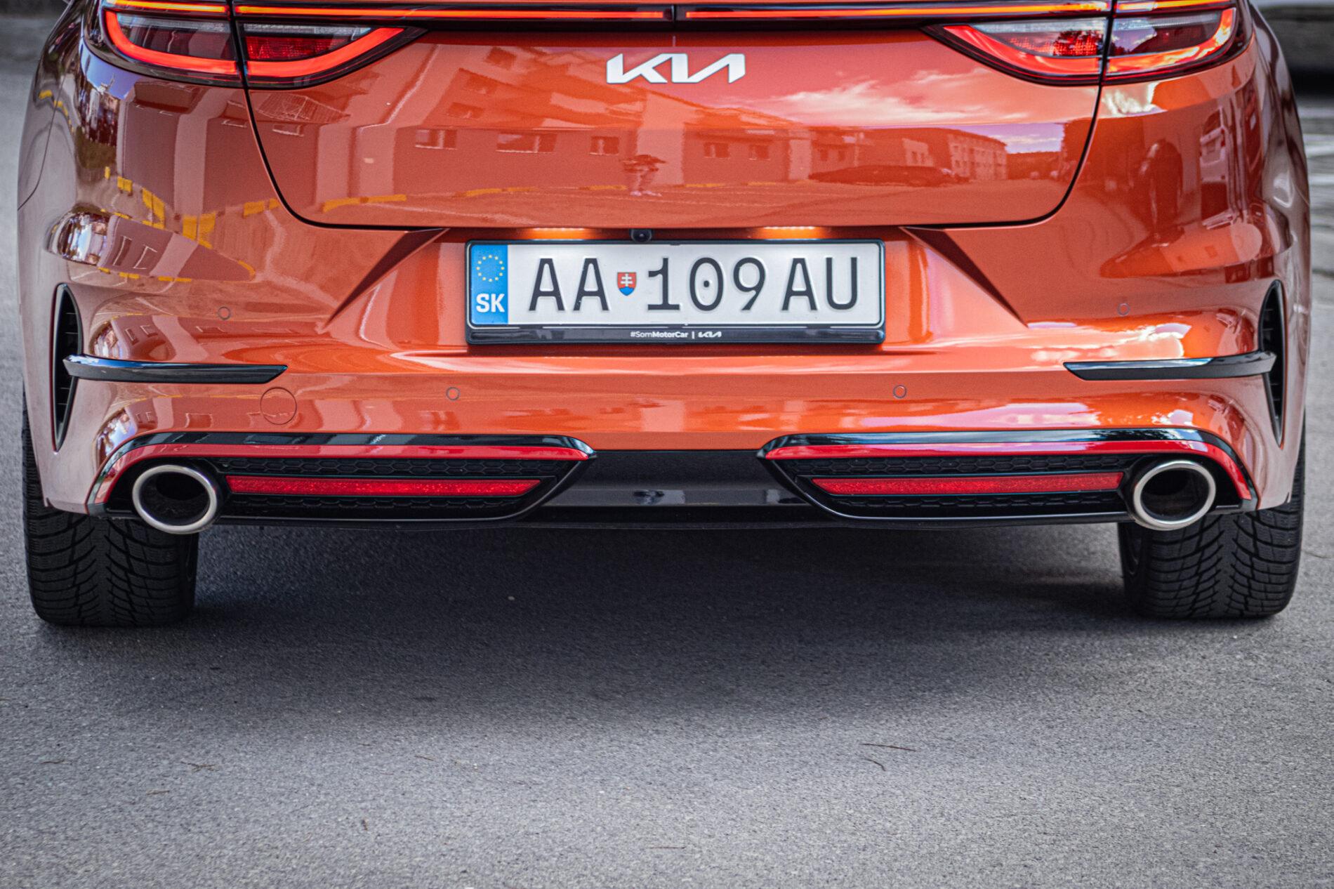 2023 Kia ProCeed GT, oranžová hatchback, 73 801 km