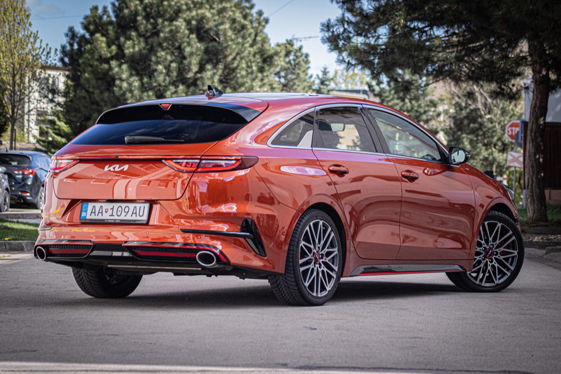 2023 Kia ProCeed GT, oranžová hatchback, 73 801 km