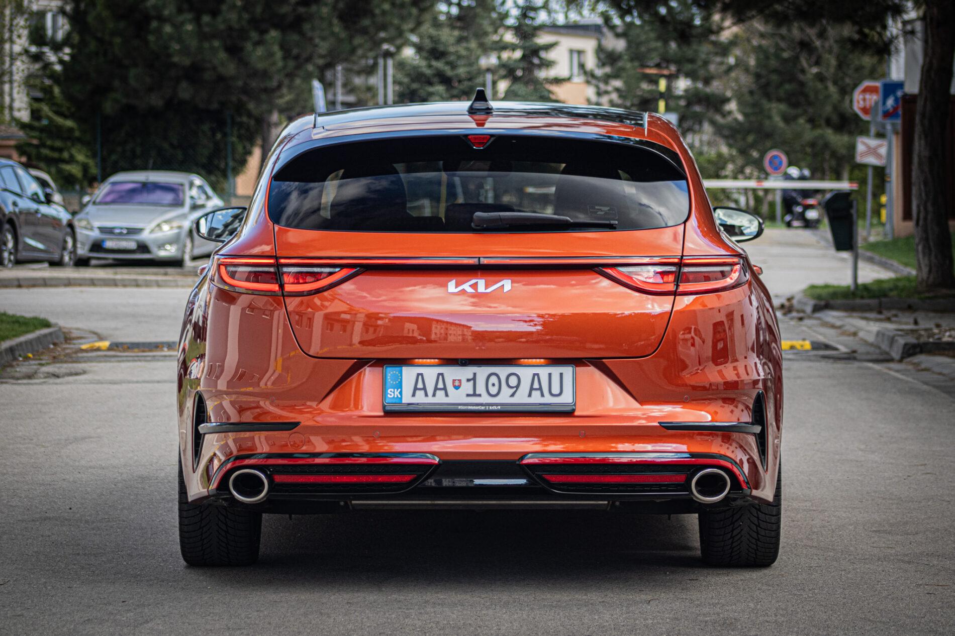 2023 Kia ProCeed GT, oranžová hatchback, 73 801 km