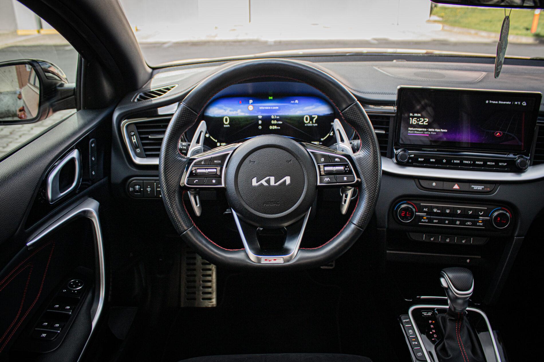 2023 Kia ProCeed GT, oranžová hatchback, 73 801 km