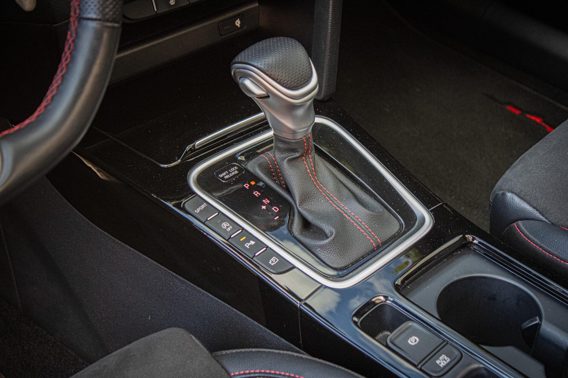 2023 Kia ProCeed GT, oranžová hatchback, 73 801 km