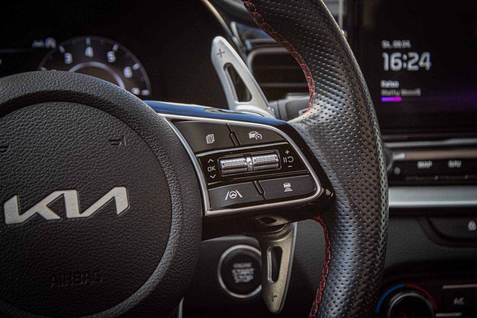 2023 Kia ProCeed GT, oranžová hatchback, 73 801 km