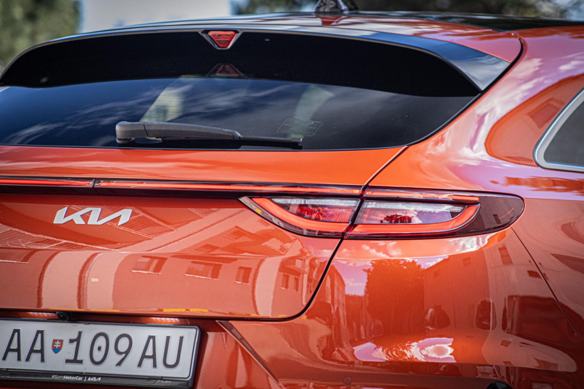 2023 Kia ProCeed GT, oranžová hatchback, 73 801 km