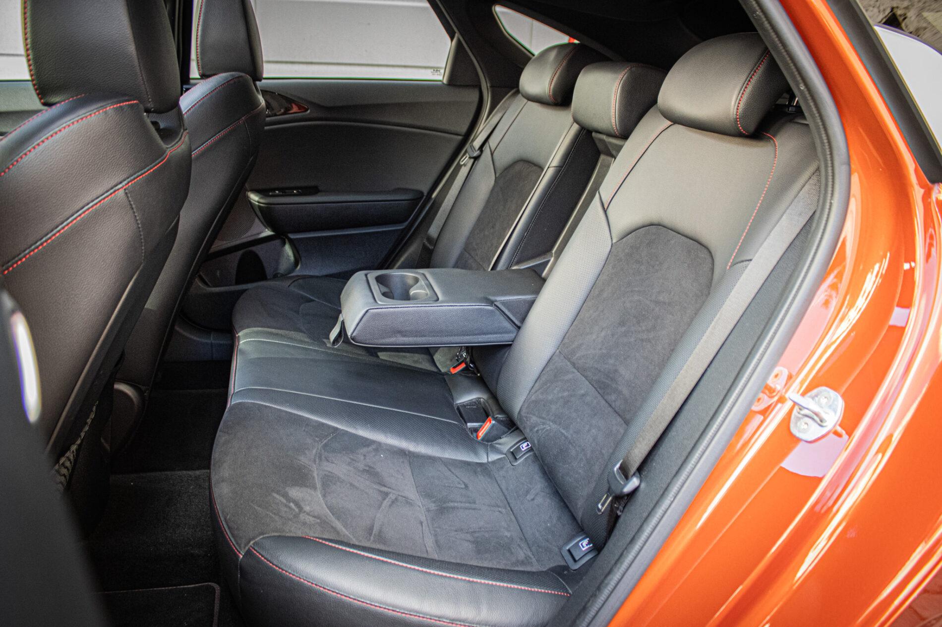 2023 Kia ProCeed GT, oranžová hatchback, 73 801 km
