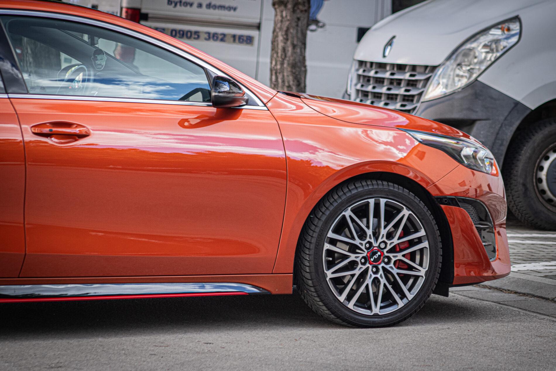 2023 Kia ProCeed GT, oranžová hatchback, 73 801 km
