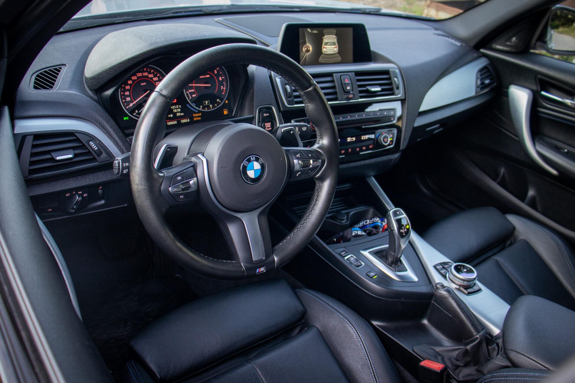 2017 BMW M140i, stříbrná hatchback, 195 054 km