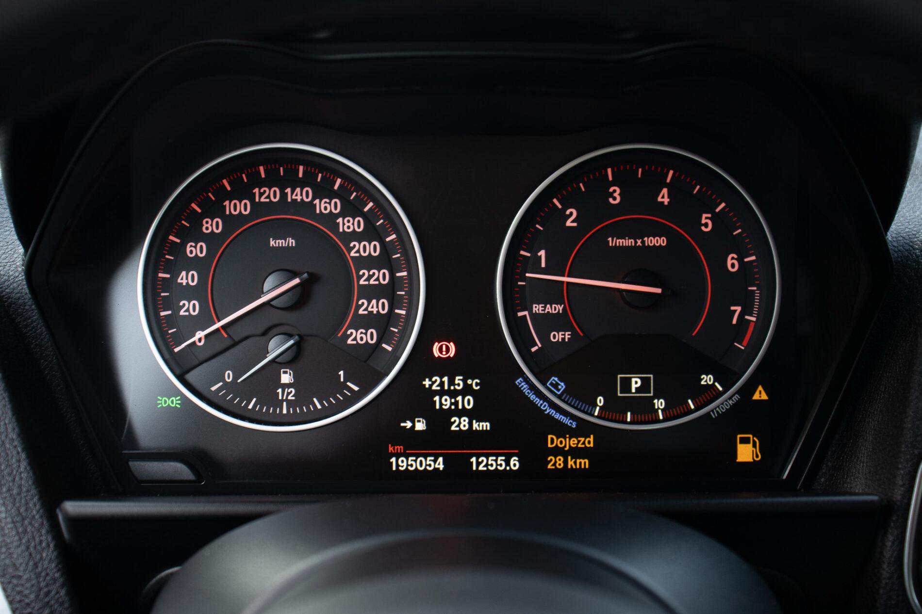 2017 BMW M140i, stříbrná hatchback, 195 054 km