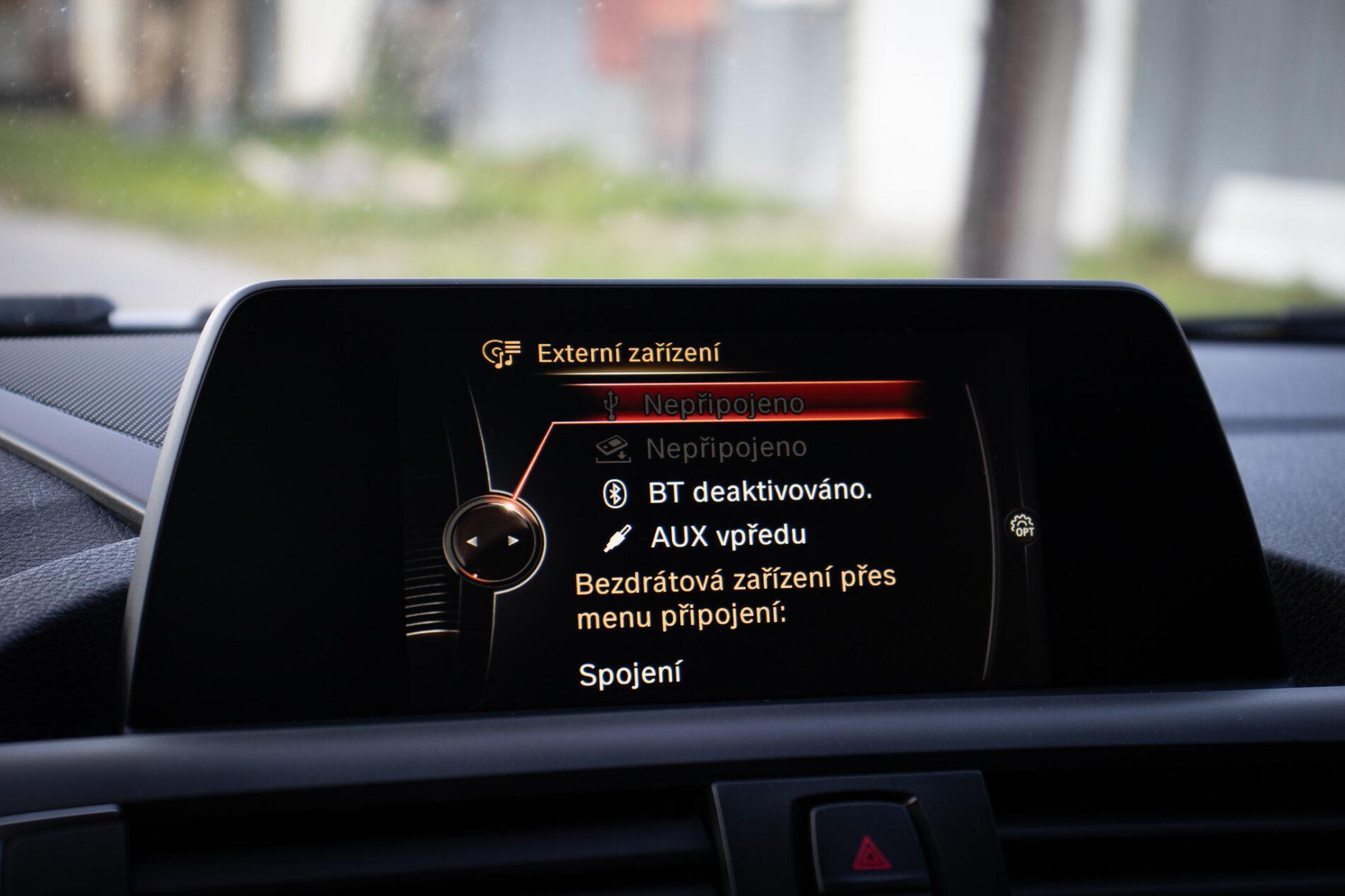 2017 BMW M140i, stříbrná hatchback, 195 054 km