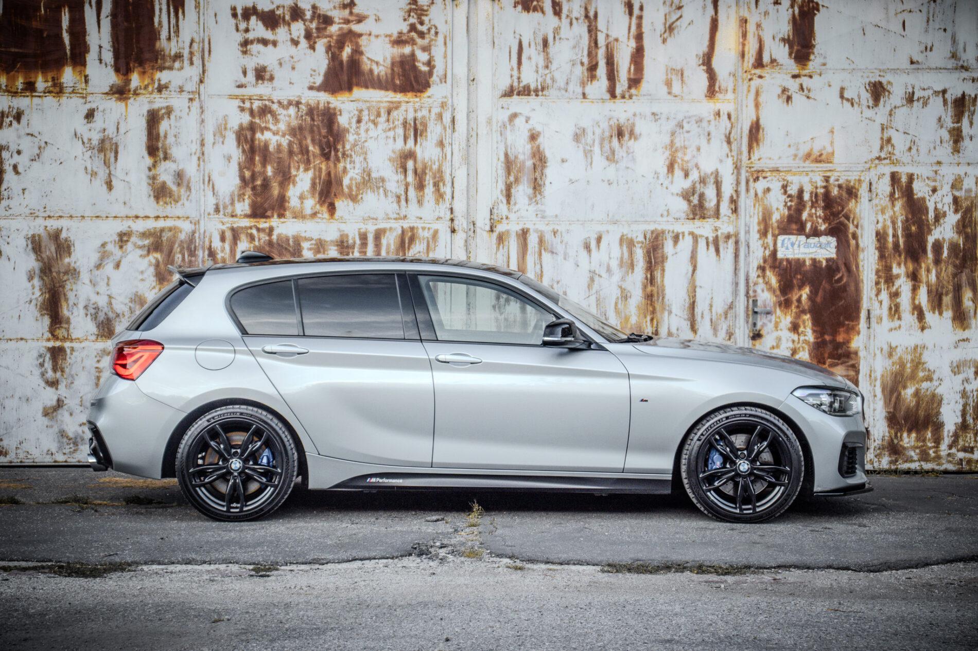 2017 BMW M140i, stříbrná hatchback, 195 054 km
