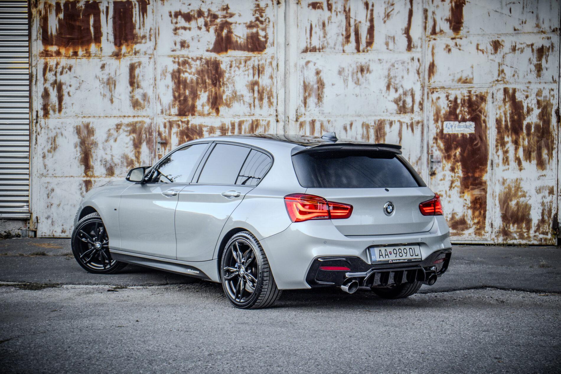 2017 BMW M140i, stříbrná hatchback, 195 054 km