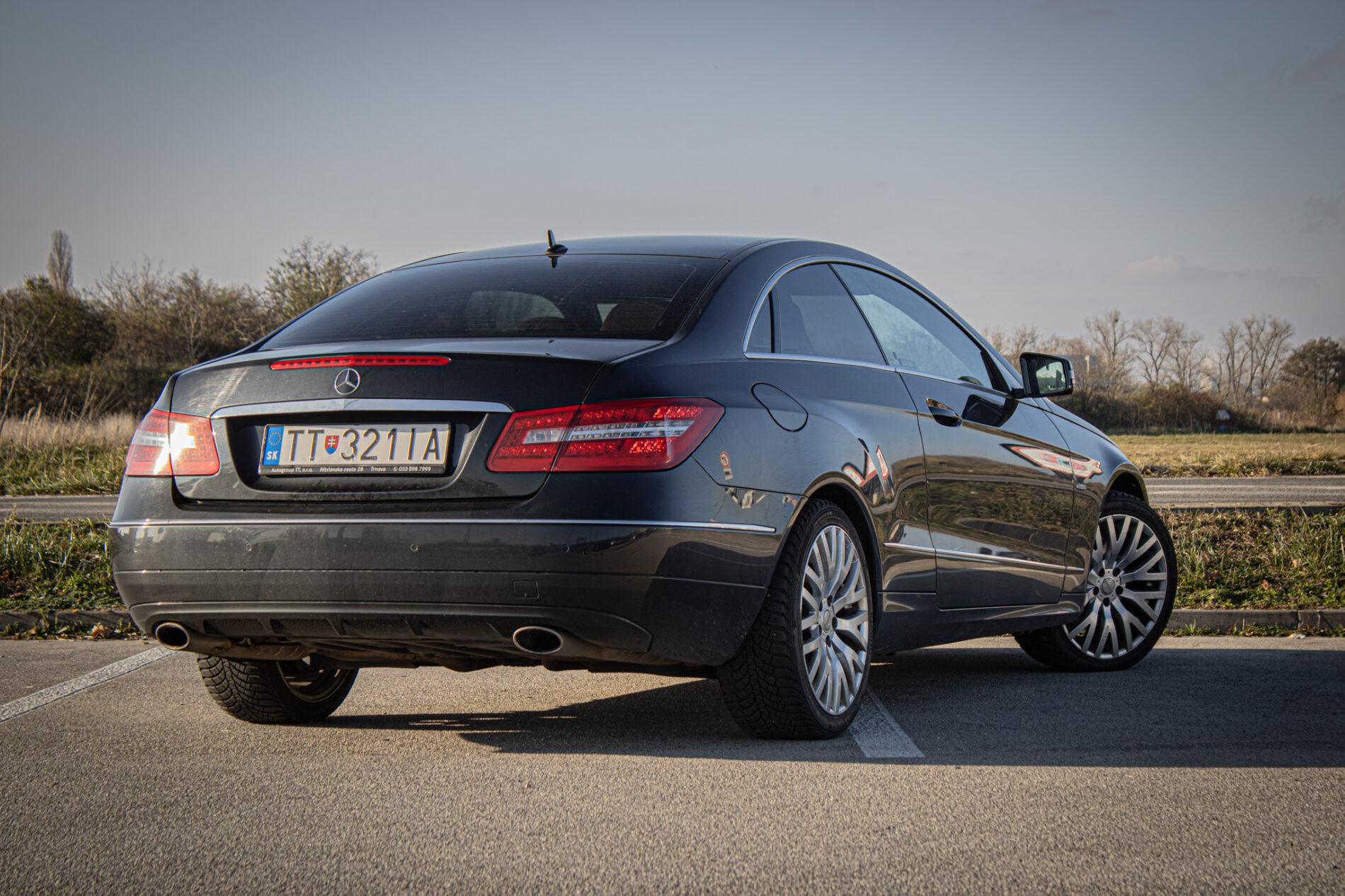 2011 Mercedes-Benz E 300 CDI, černá kupé, 266 135 km