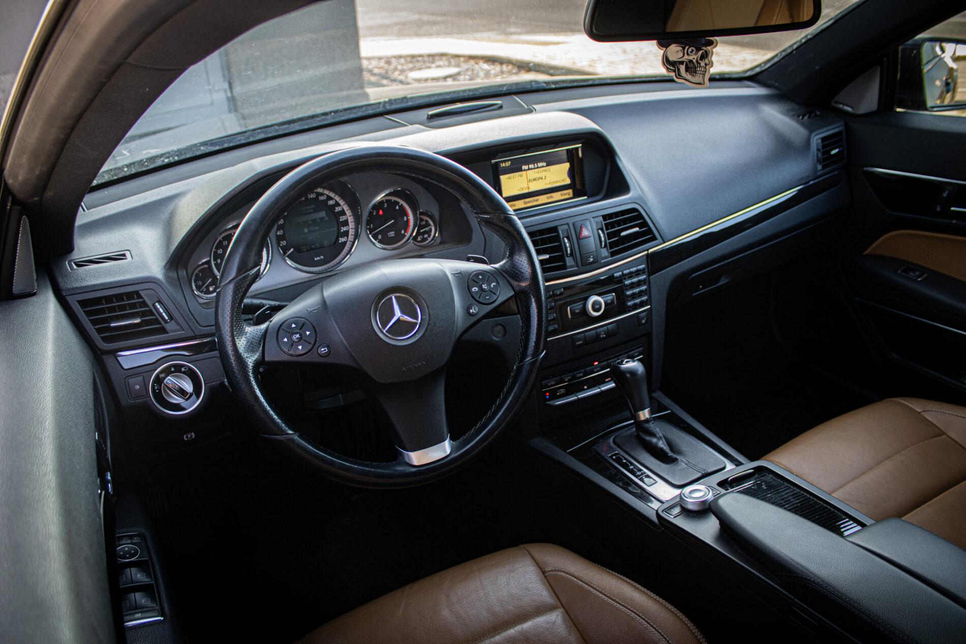 2011 Mercedes-Benz E 300 CDI, černá kupé, 266 135 km