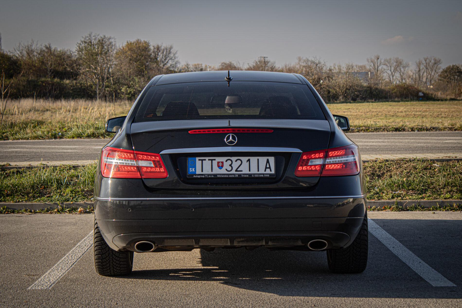 2011 Mercedes-Benz E 300 CDI, černá kupé, 266 135 km