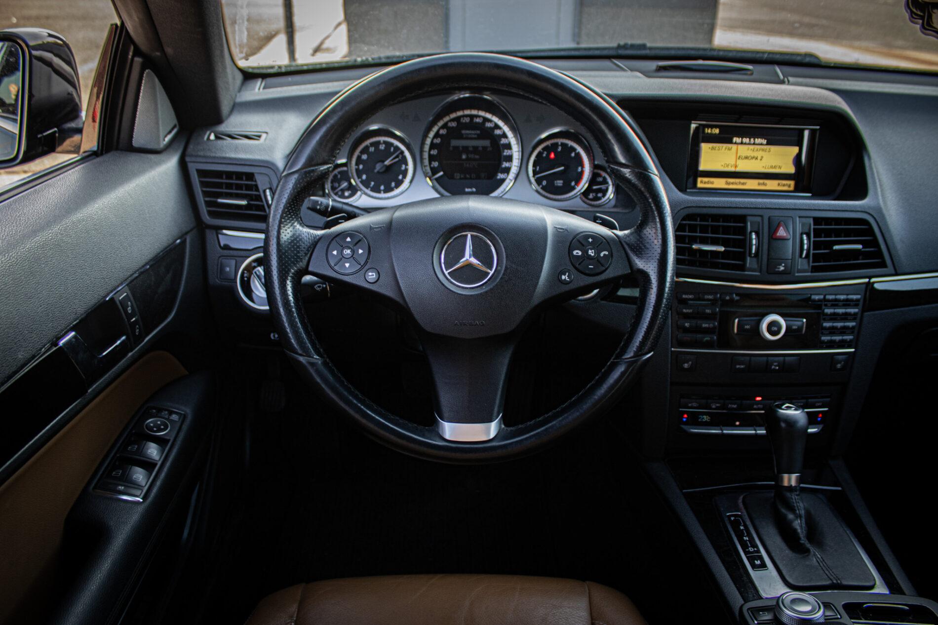 2011 Mercedes-Benz E 300 CDI, černá kupé, 266 135 km