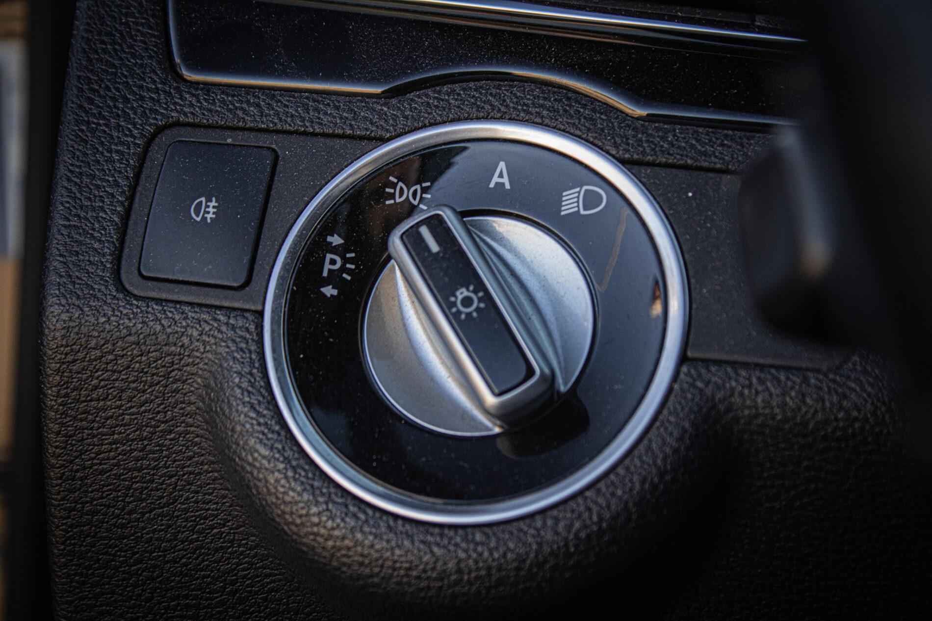 2011 Mercedes-Benz E 300 CDI, černá kupé, 266 135 km