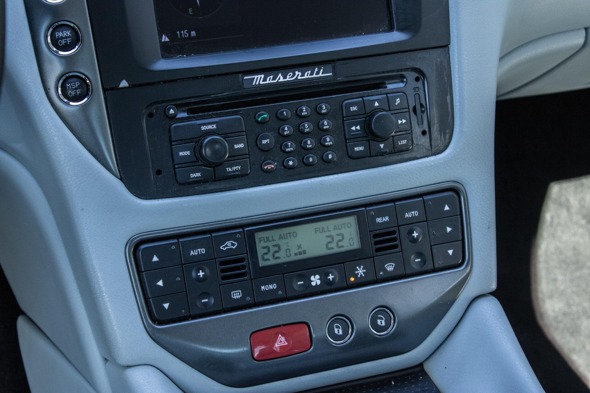 2008 Maserati GranTurismo, šedá kupé, 93 880 km